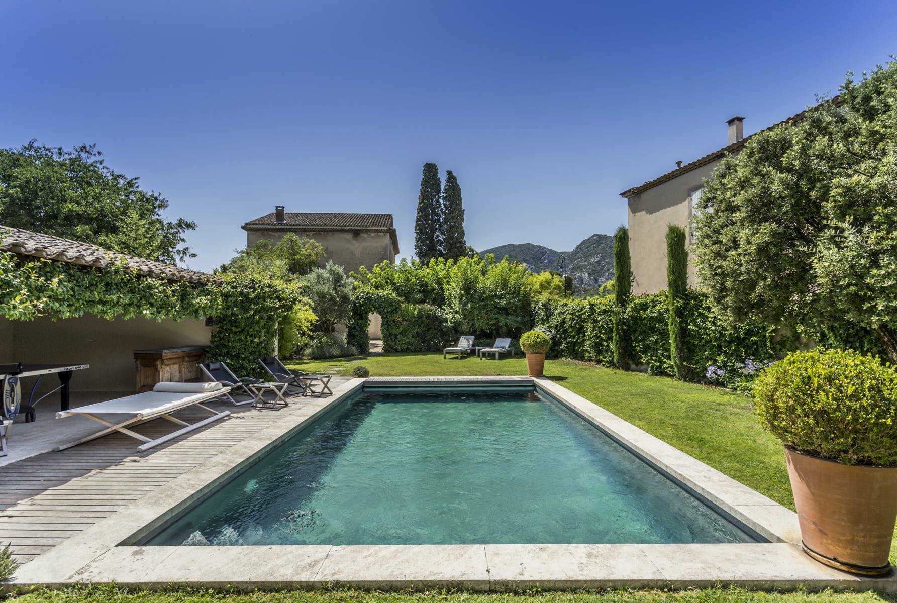 Villa Cers Glanum Saint-Rémy-de-Provence: Spacious 5-Bedroom Apartment with Pool, Saint-Rémy-de-Provence