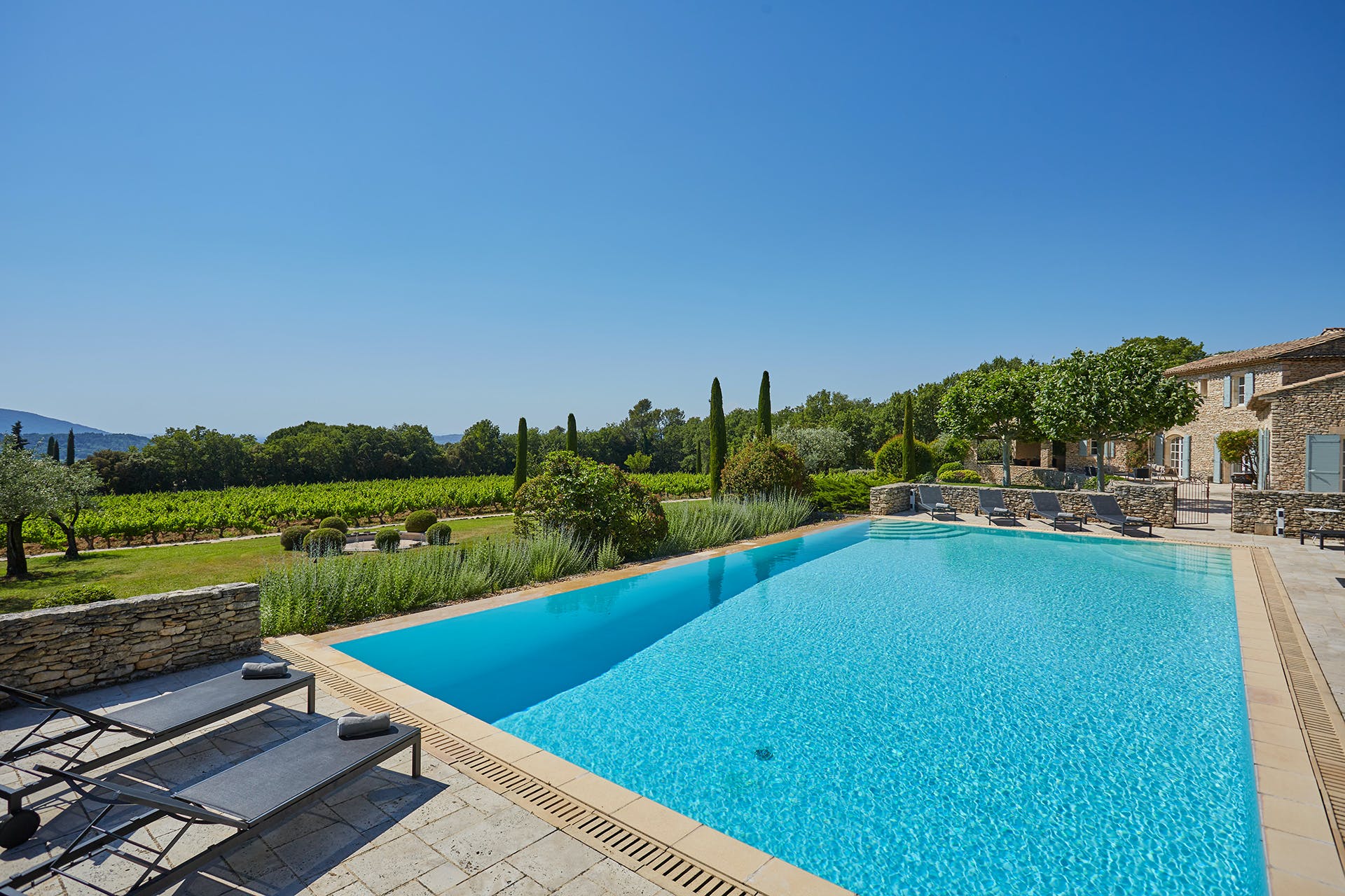 Villa Aurore La-Bégude Provence: Spacious 6-Bedroom Luxury Apartment with Pool, Vaucluse