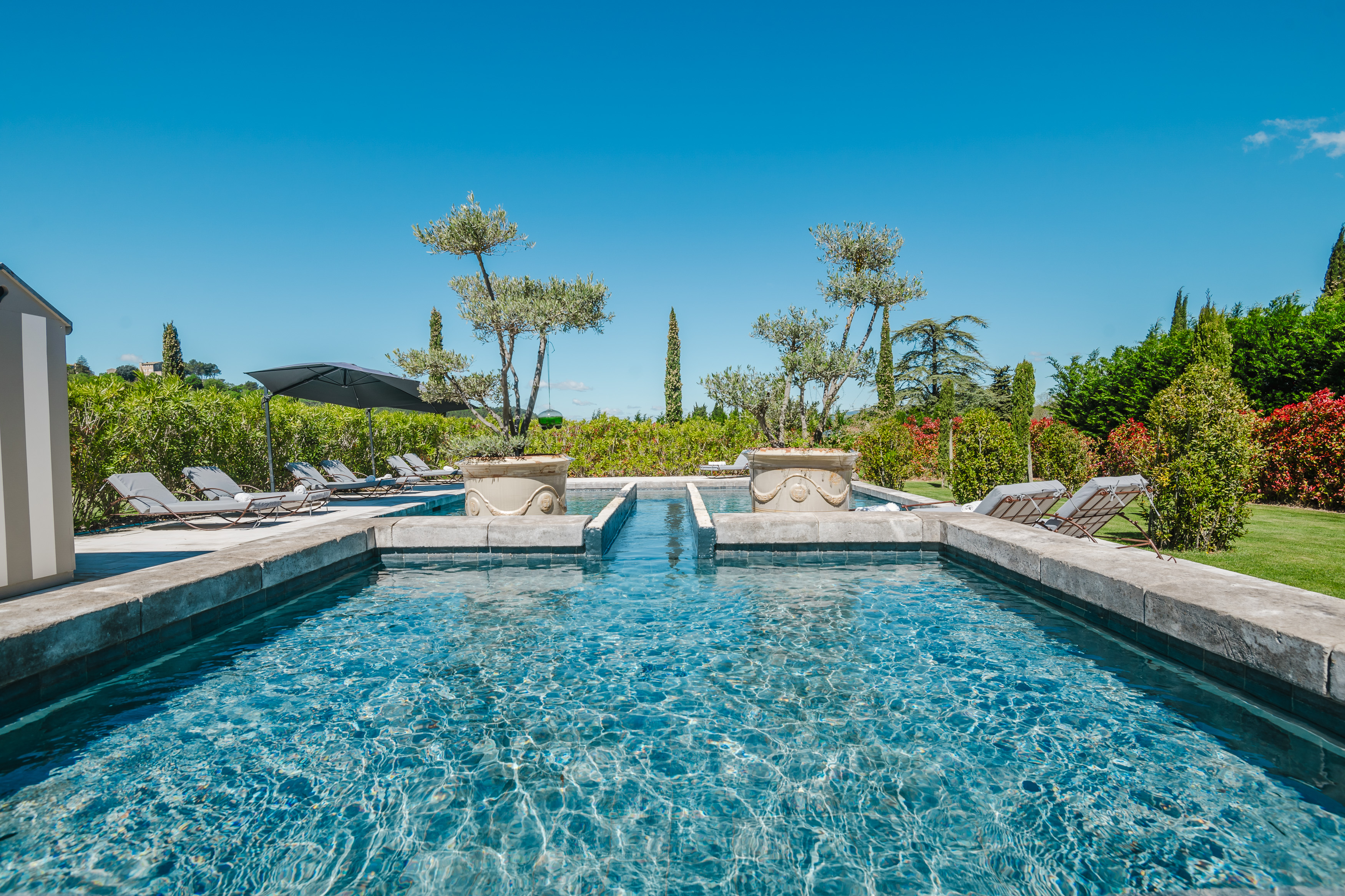 Mas Mourre Vaucluse: Luxury 5-Bedroom Villa with Private Pool and Air-Con, Vaucluse Provence