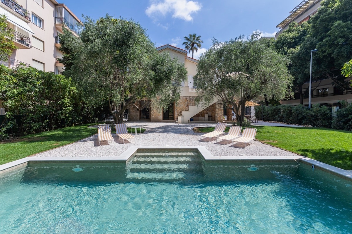 Villa Crépuscule Basse Corniche Cannes: Luxury 5-Bedroom Villa with Private Pool and Seaview, Cannes