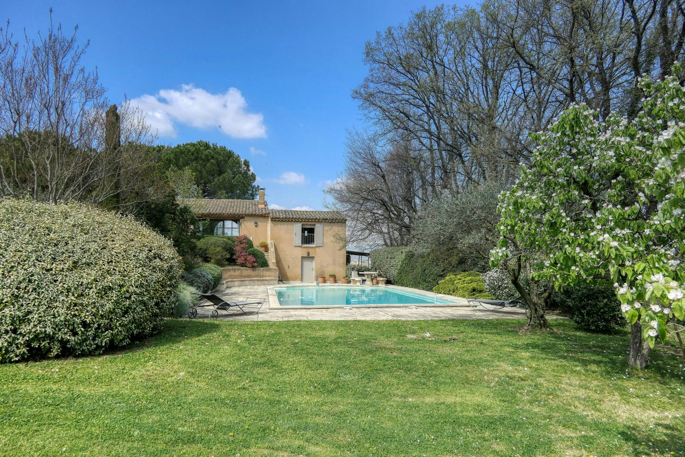 Villa Aurore Calavon Provence: Luxury 3-Bedroom Villa with Private Pool and Air-Con, Vaucluse Provence