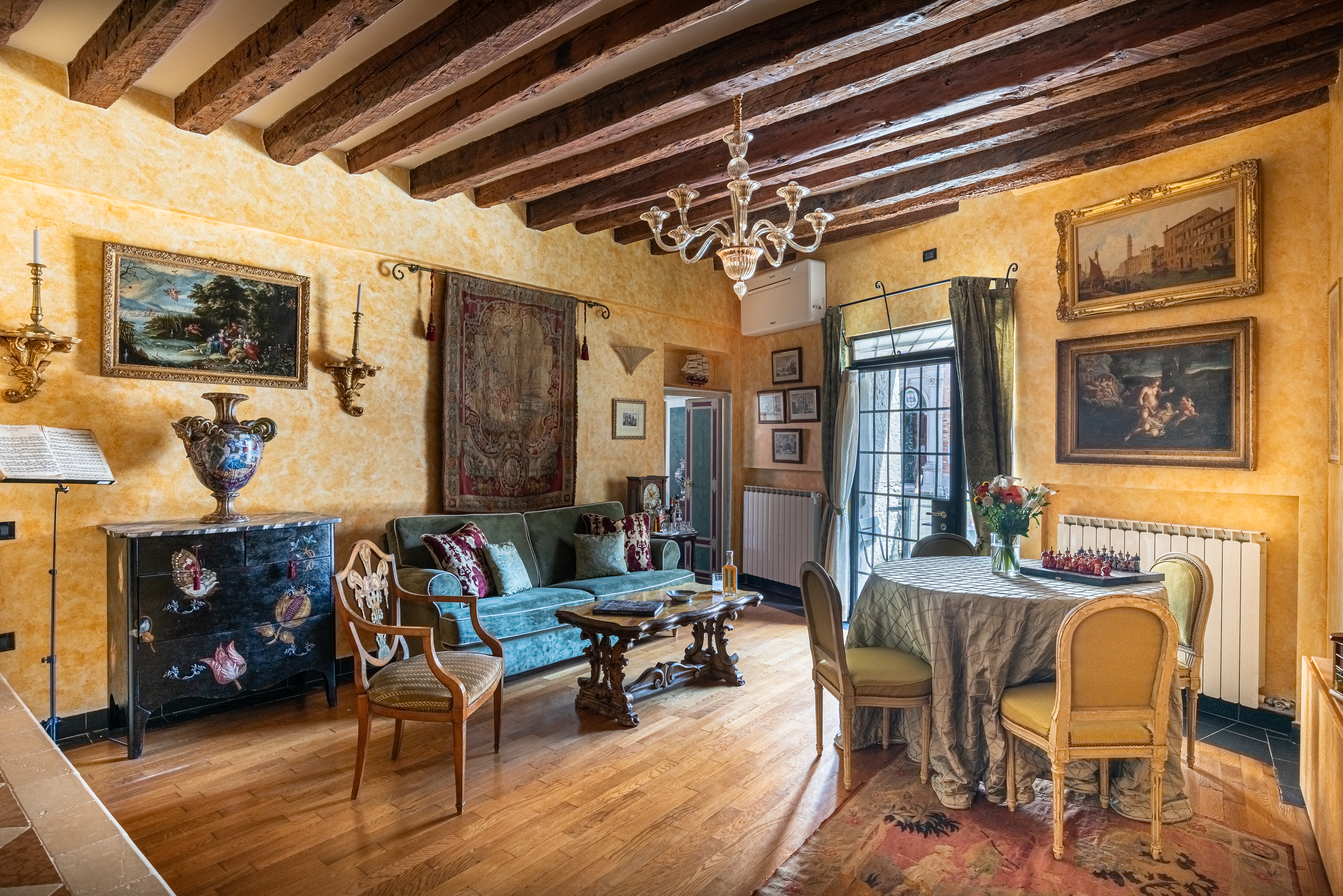 Palazzo Arsenale Castello: Charming 1-Bedroom Apartment Rental with Air Conditioning in Castello Venice