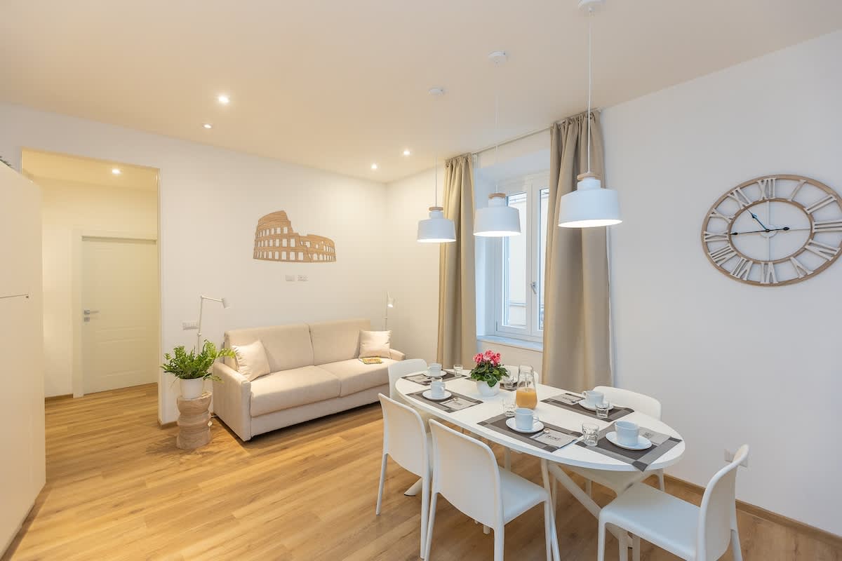 Villa Levante Celio Colosseum & Roman Forums: Elegant 3-Bedroom Apartment with Air-Con, Colosseum & Roman Forums