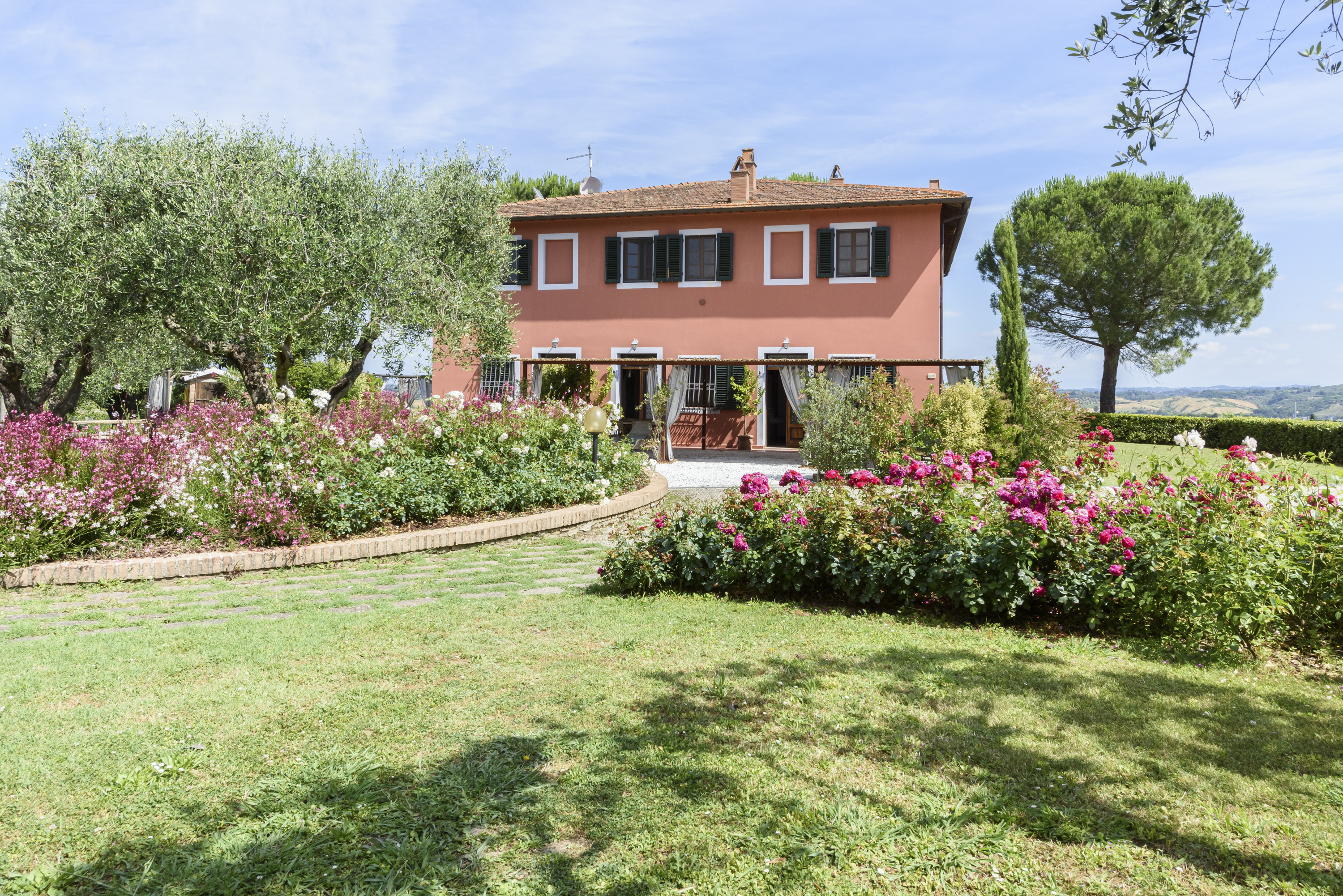 Villa Ceruleo Castelfalfi San Miniato: Spacious 14-Bedroom Apartment with Pool and Countryside Views, Tuscany