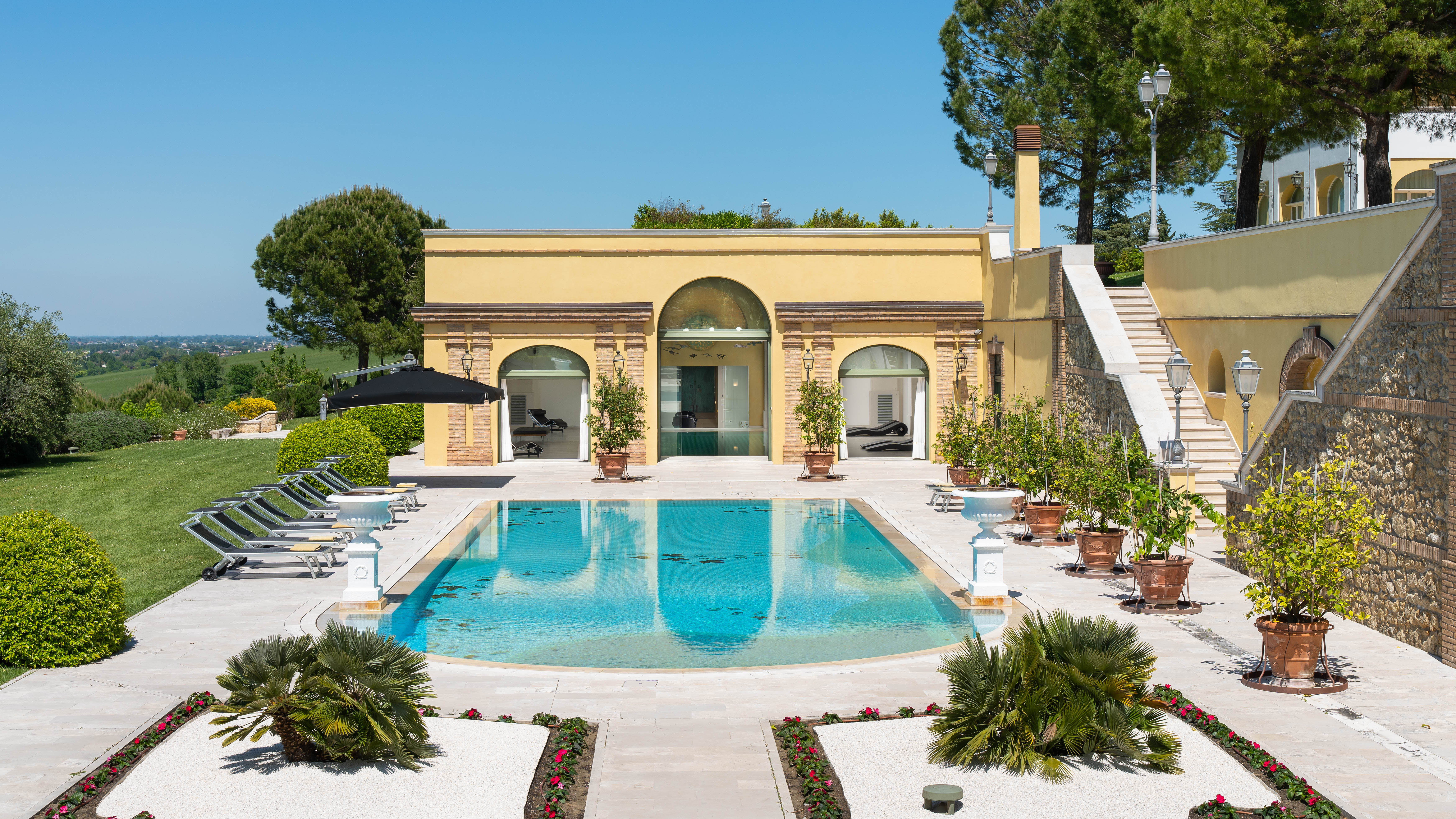 Palazzo Bertinoro Forlì: 12-Bedroom Luxury Apartment with Pool and Sauna, Forlì-Cesena