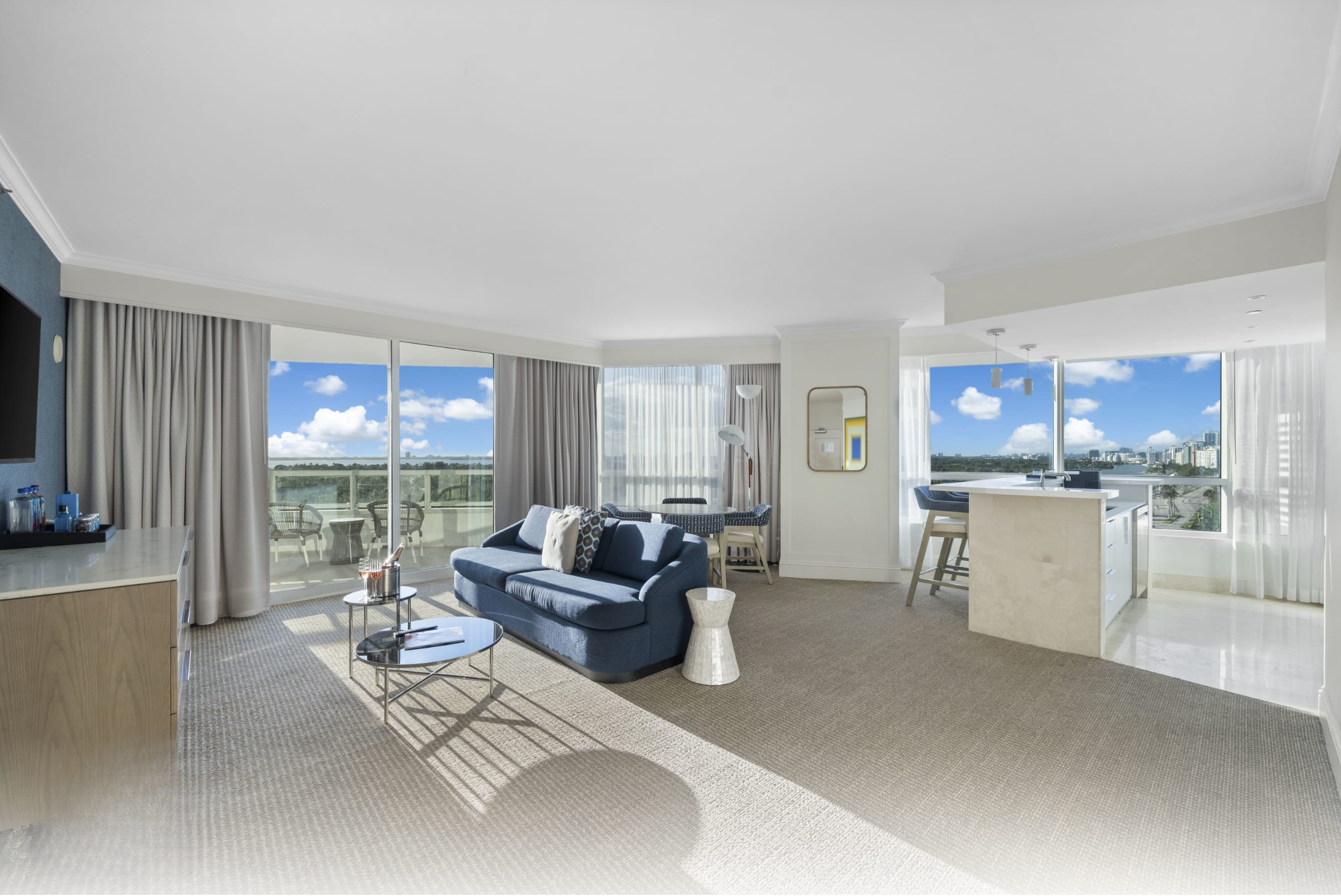Palazzo Biscayne Miami Beach: Stylish 1-Bedroom Apartment Rental with Beachfront and Pools, Miami Beach