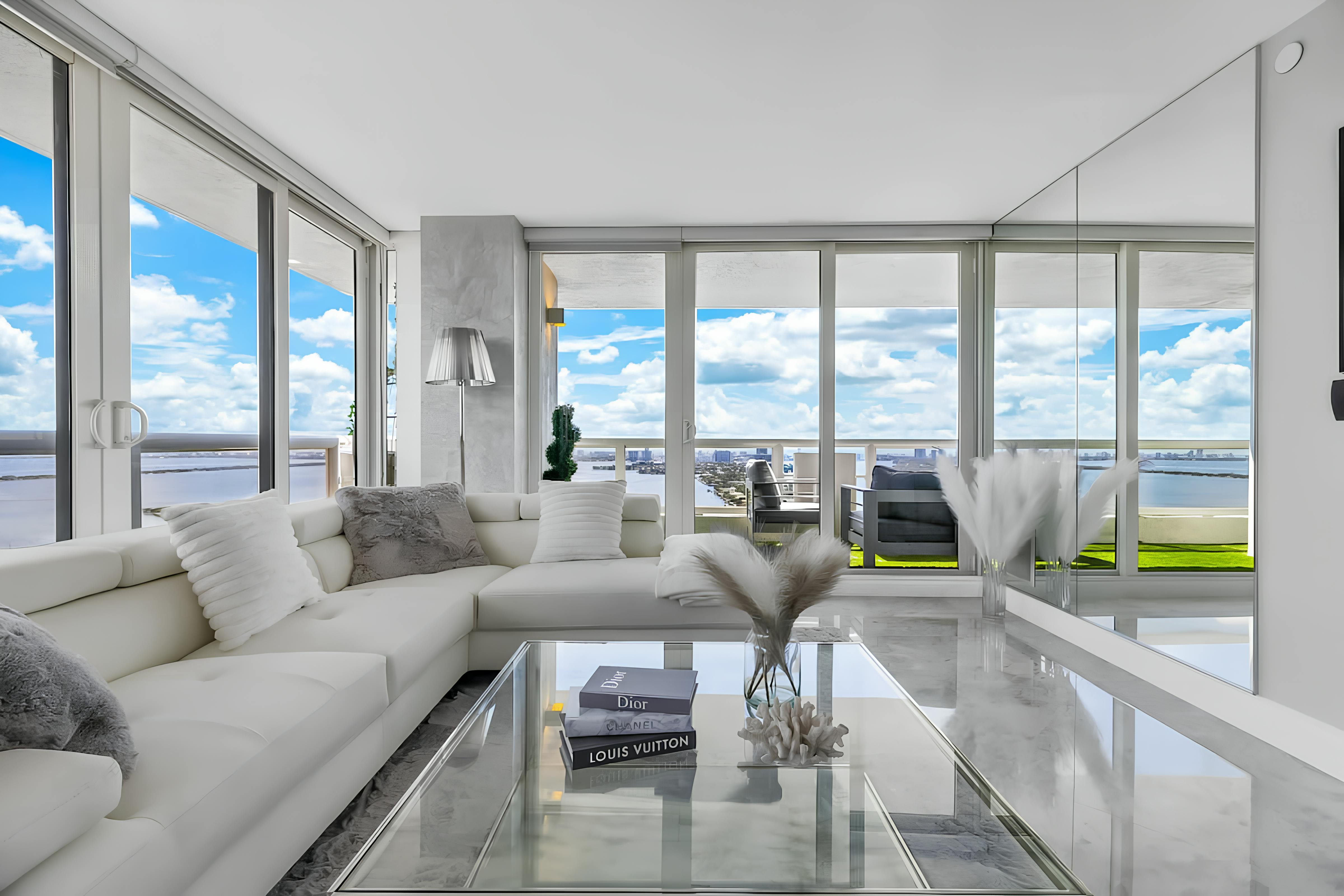 Villa Poente Edgewater Downtown Miami: Luxury 2-Bedroom Apartment with Pool and Seaviews, Downtown Miami