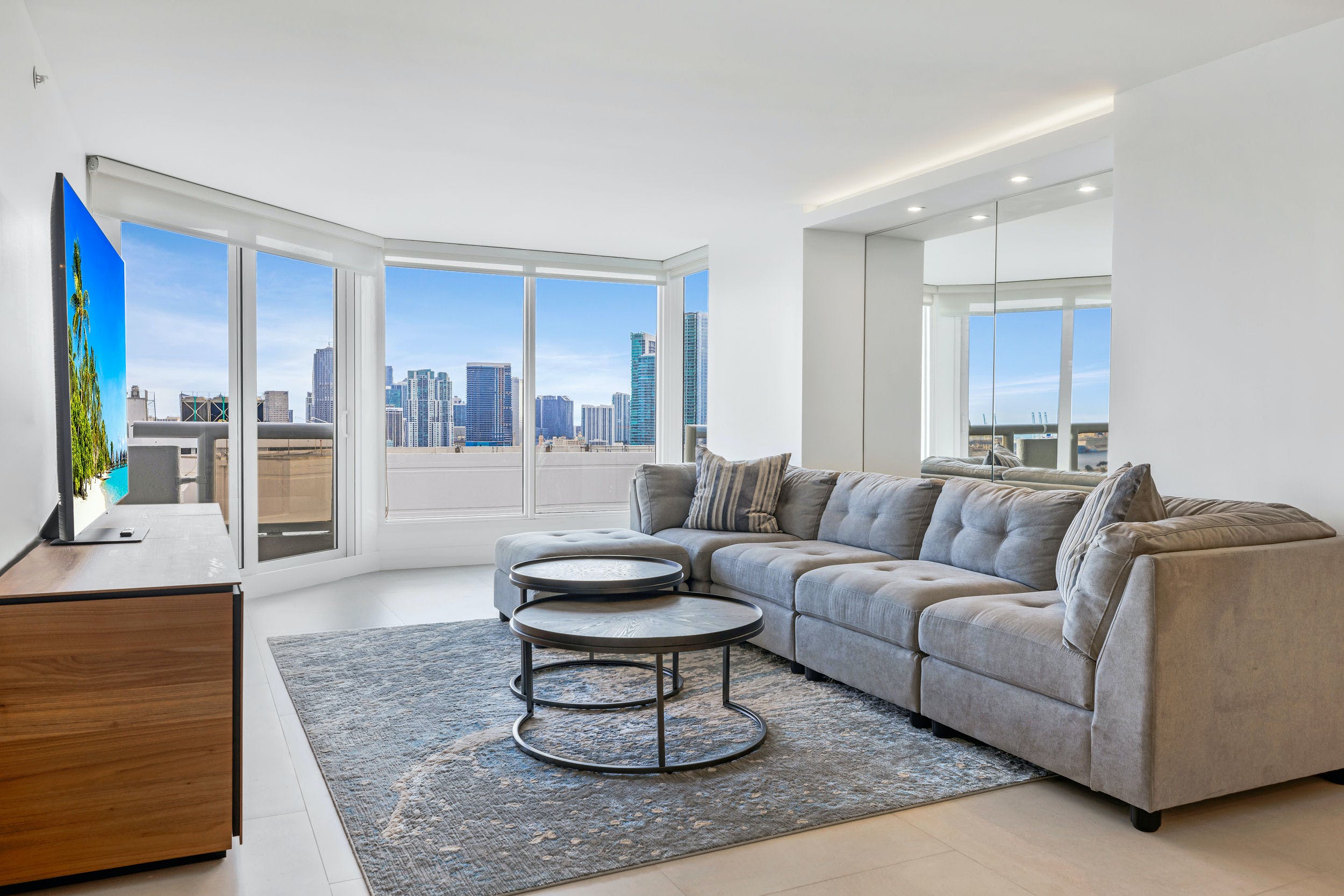 Palazzo Biscayne Miami: Stylish 2-Bedroom Apartment with Hot Tub and Seaview, Downtown Miami