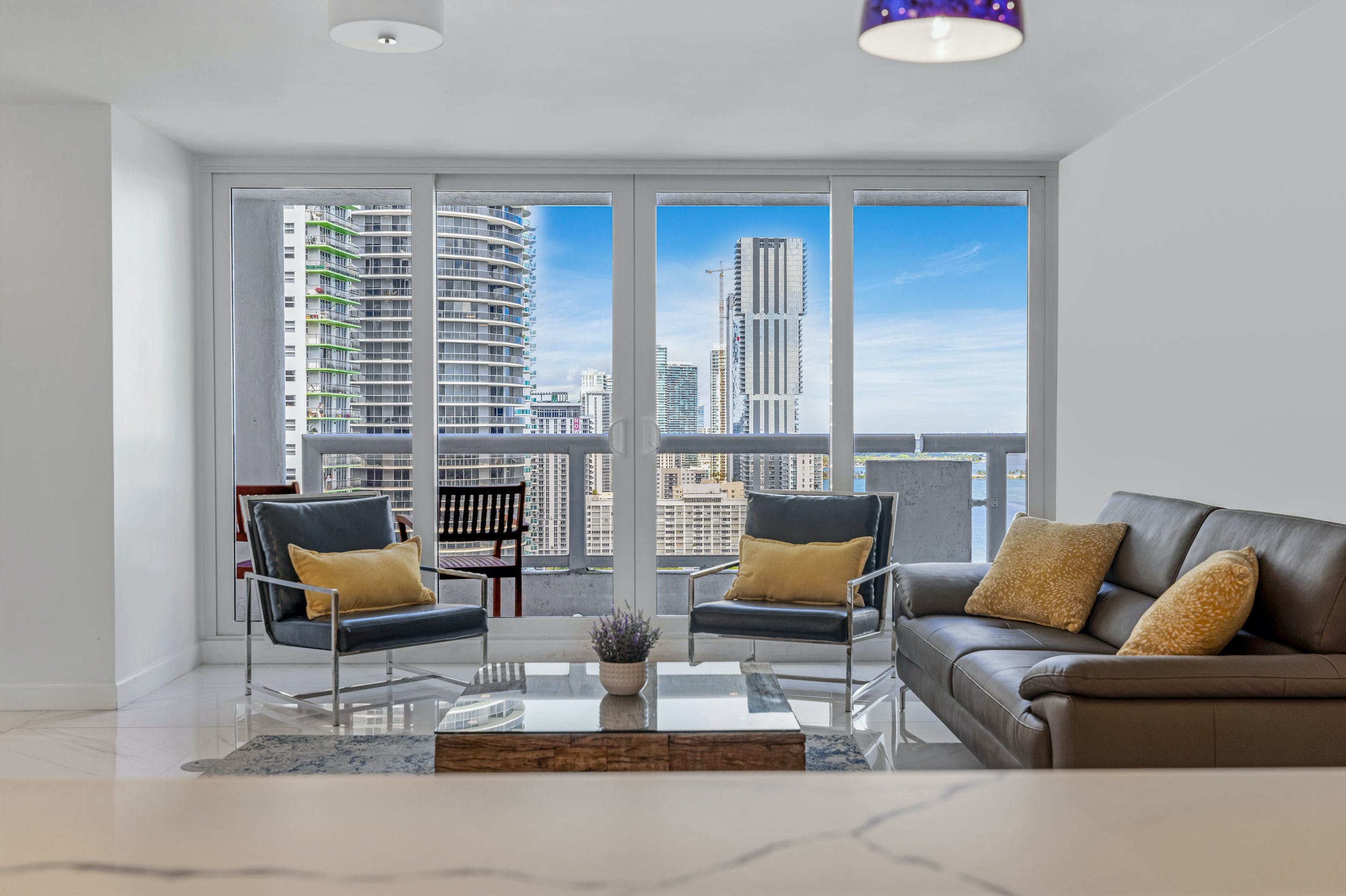 Villa Aurore Parkview Downtown Miami: Stylish 2-Bedroom Apartment with Hot Tub and Seaview, Downtown Miami