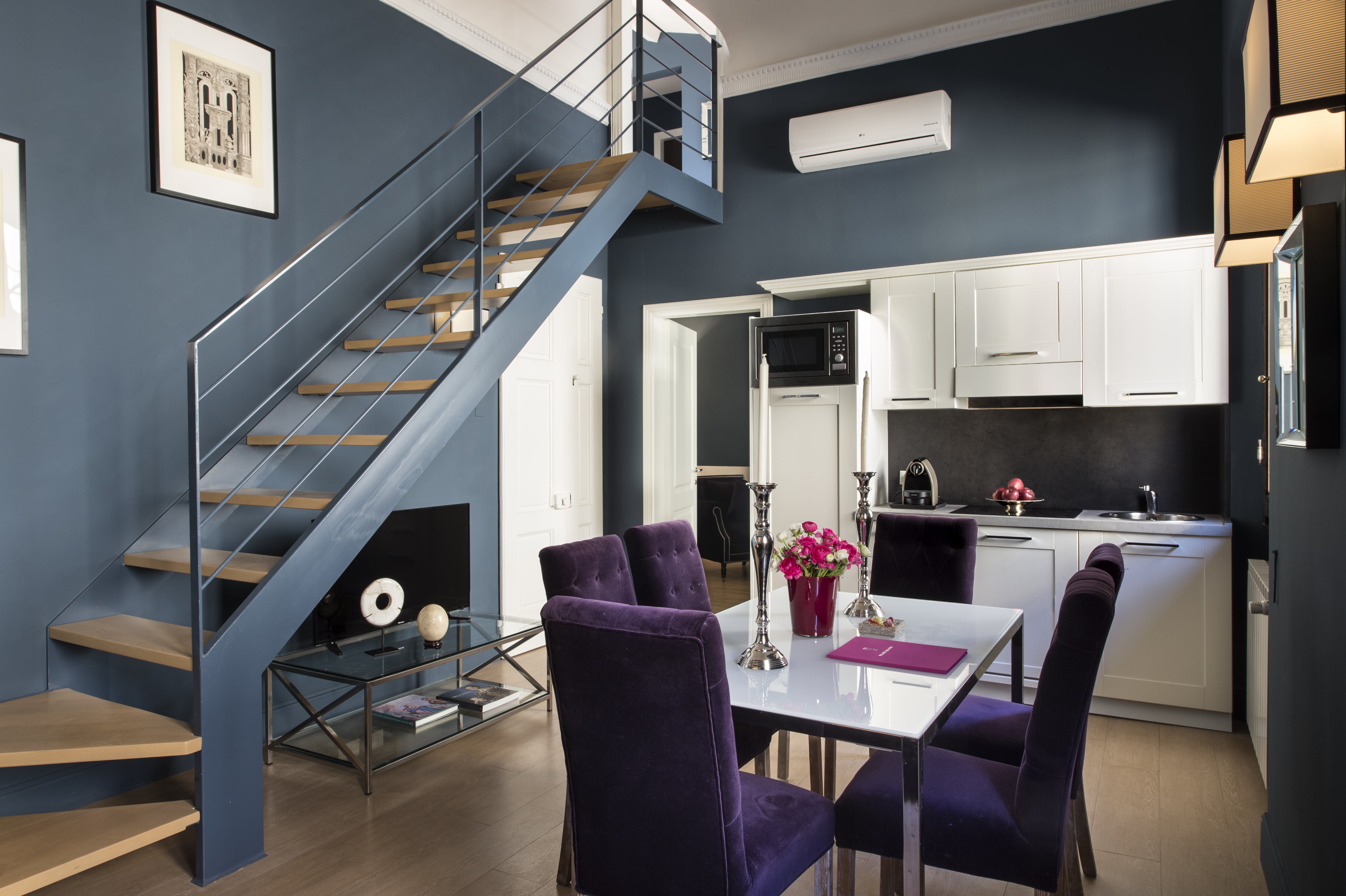 Palazzo Branchi Accademia Accademia: Elegant 2-Bedroom Apartment Rental with Air-Con in Accademia Florence