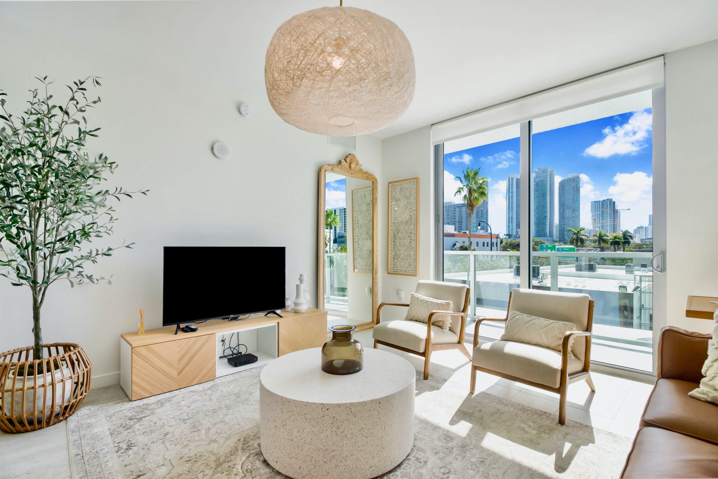 Villa Amaranto Virginia Key Downtown Miami: Stylish 1-Bedroom Apartment Rental with Pool and Sea View, Downtown Miami
