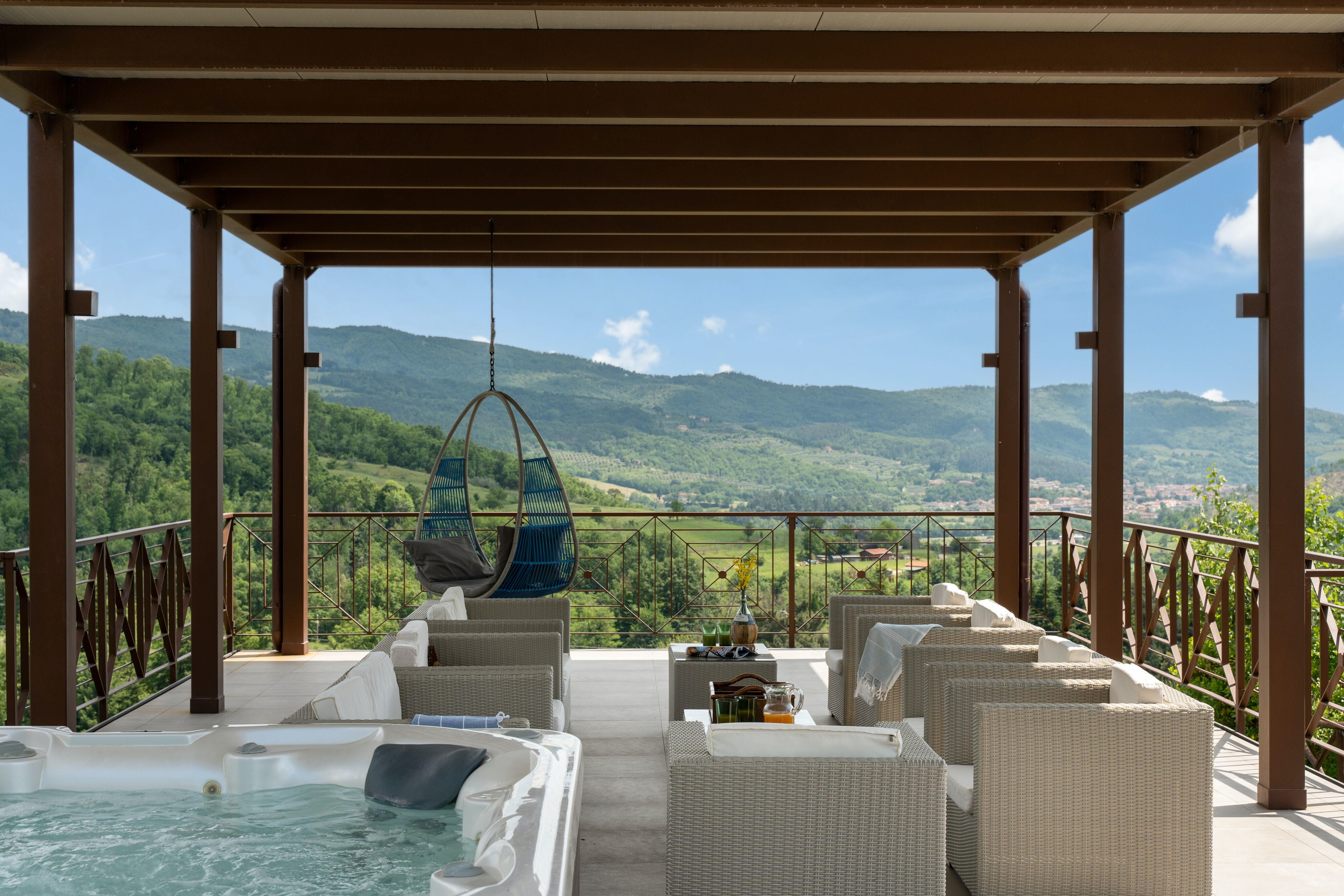 Palazzo Casentino Arezzo: 7-Bedroom Luxury Apartment with Pool and Tennis Court, Tuscany
