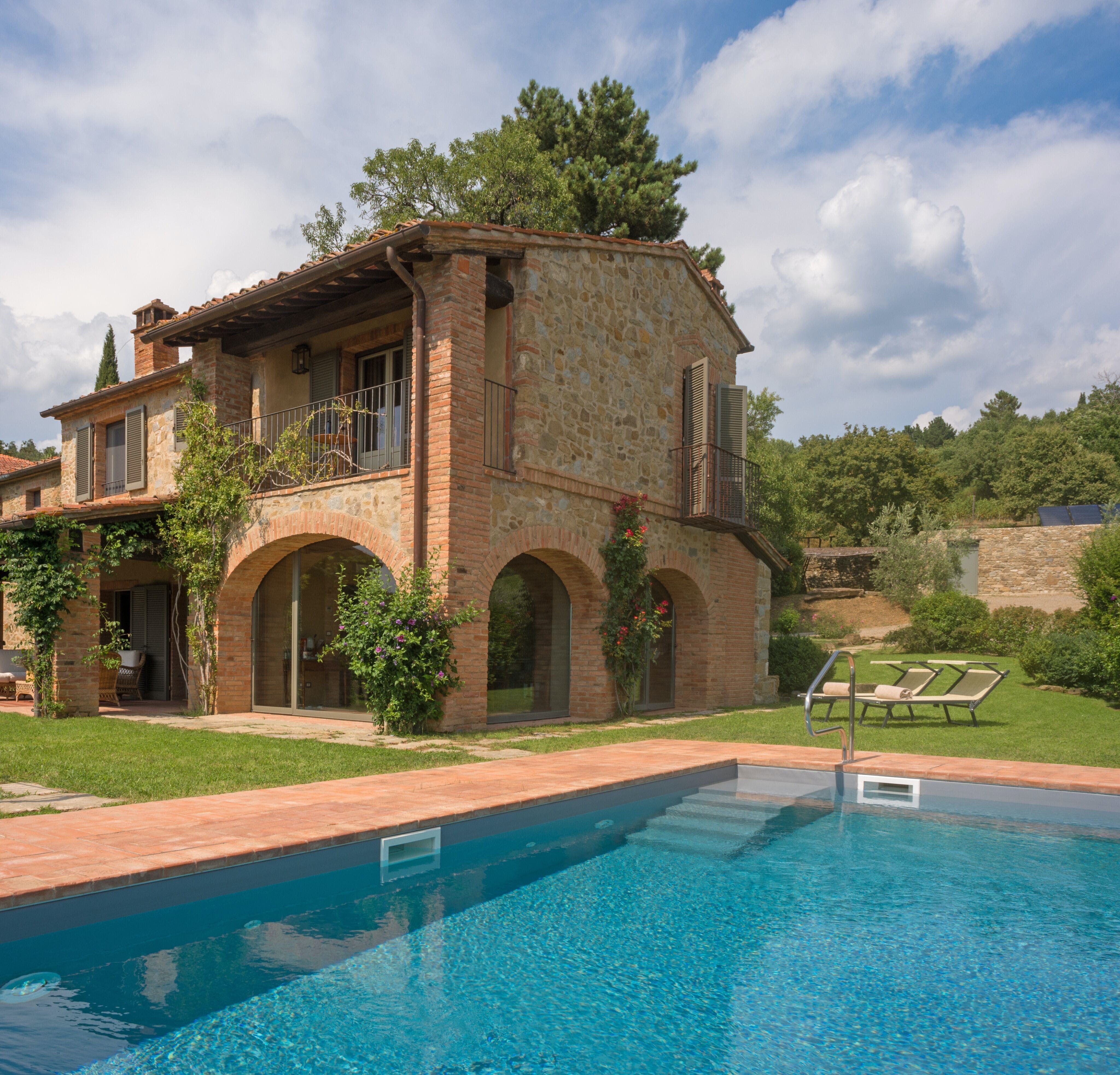 Villa Ceruleo Pratacci Arezzo: Spacious 5-Bedroom Apartment with Pool and Eco-Features, Tuscany