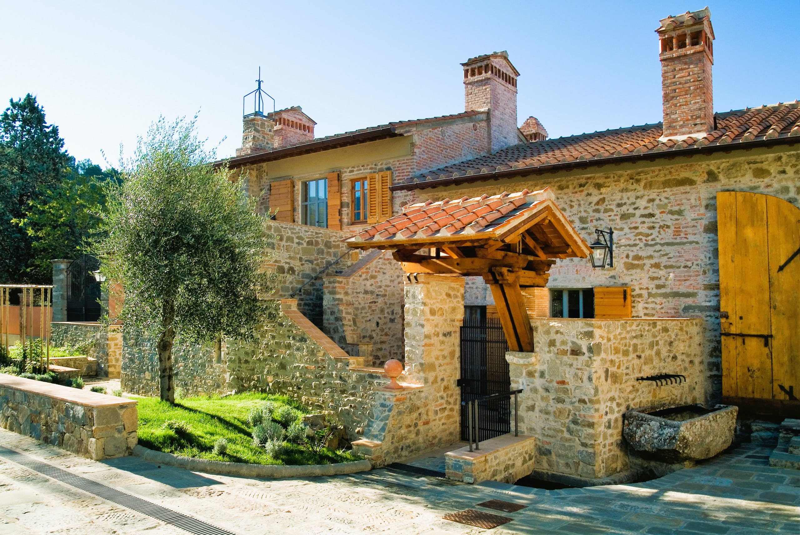 Palazzo Cipressino Florence: Elegant 3-Bedroom Apartment with Infinity Pool, Tuscany