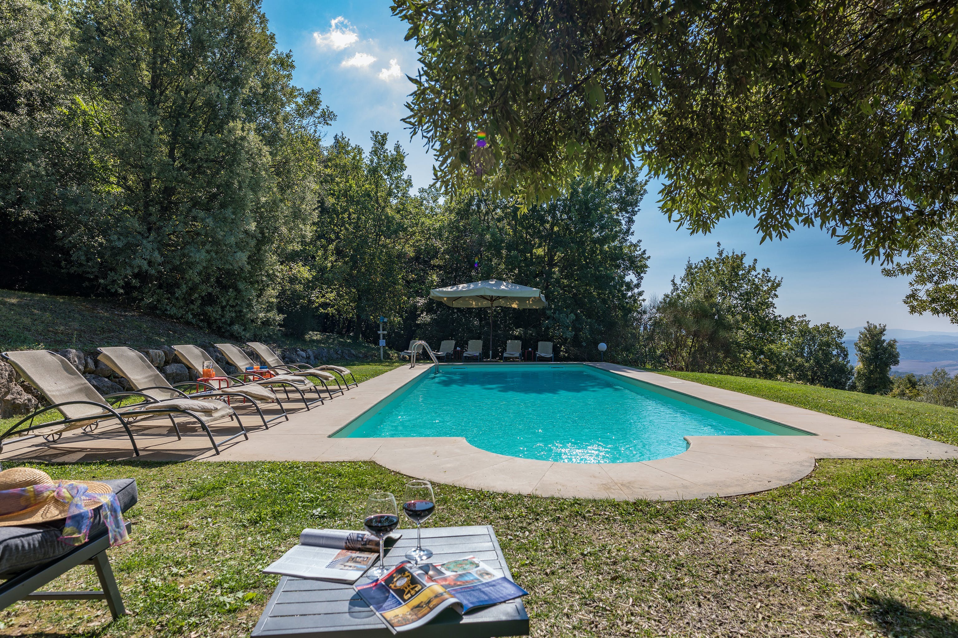 Villa Levante Caldine Florence West: 8-Bedroom Luxury Apartment with Pool, Florence West Countryside