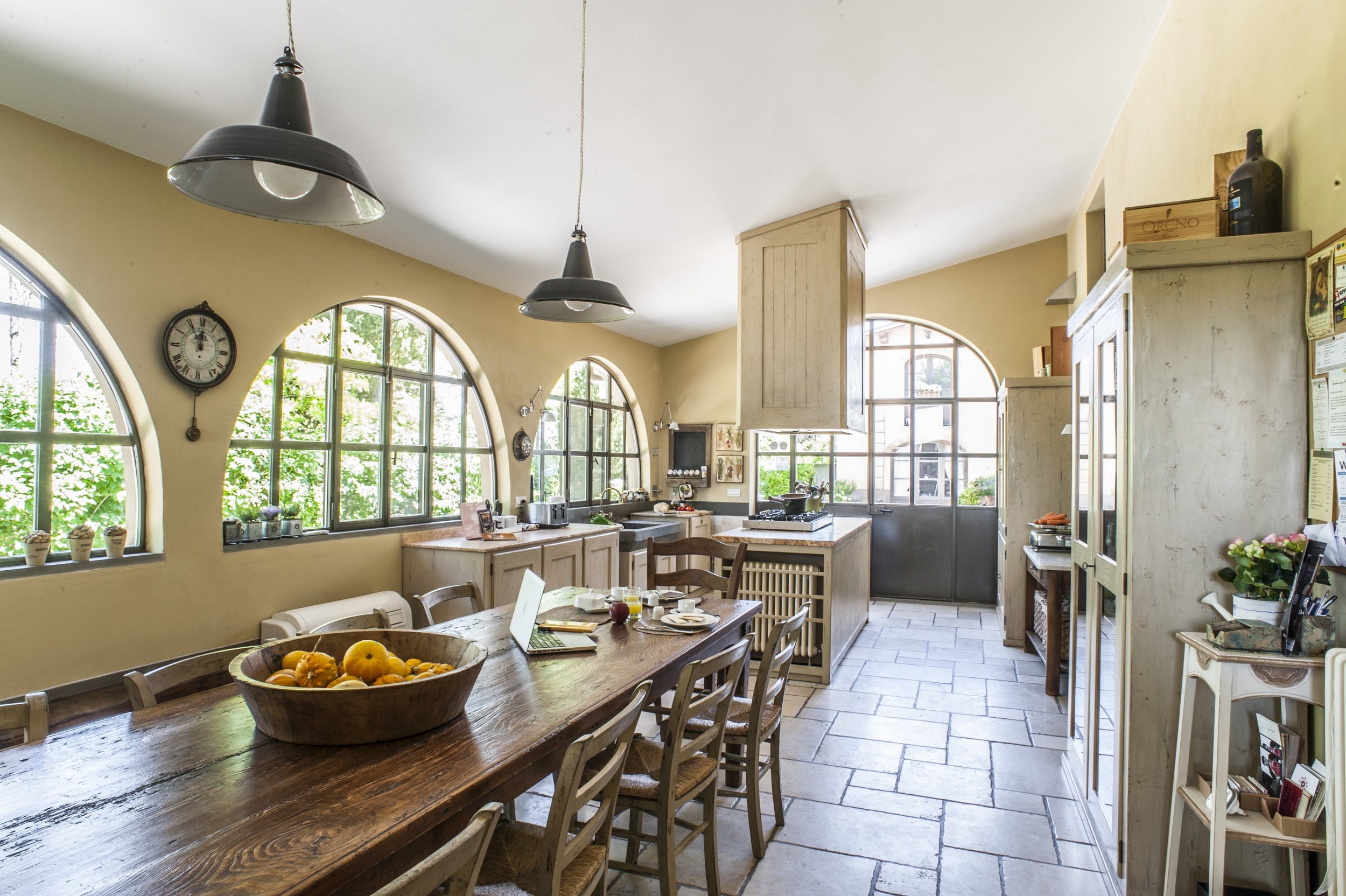 Villa Levante Fiesole Florence East: Elegant 6-Bedroom Apartment with Pool and Hot Tub, Florence East