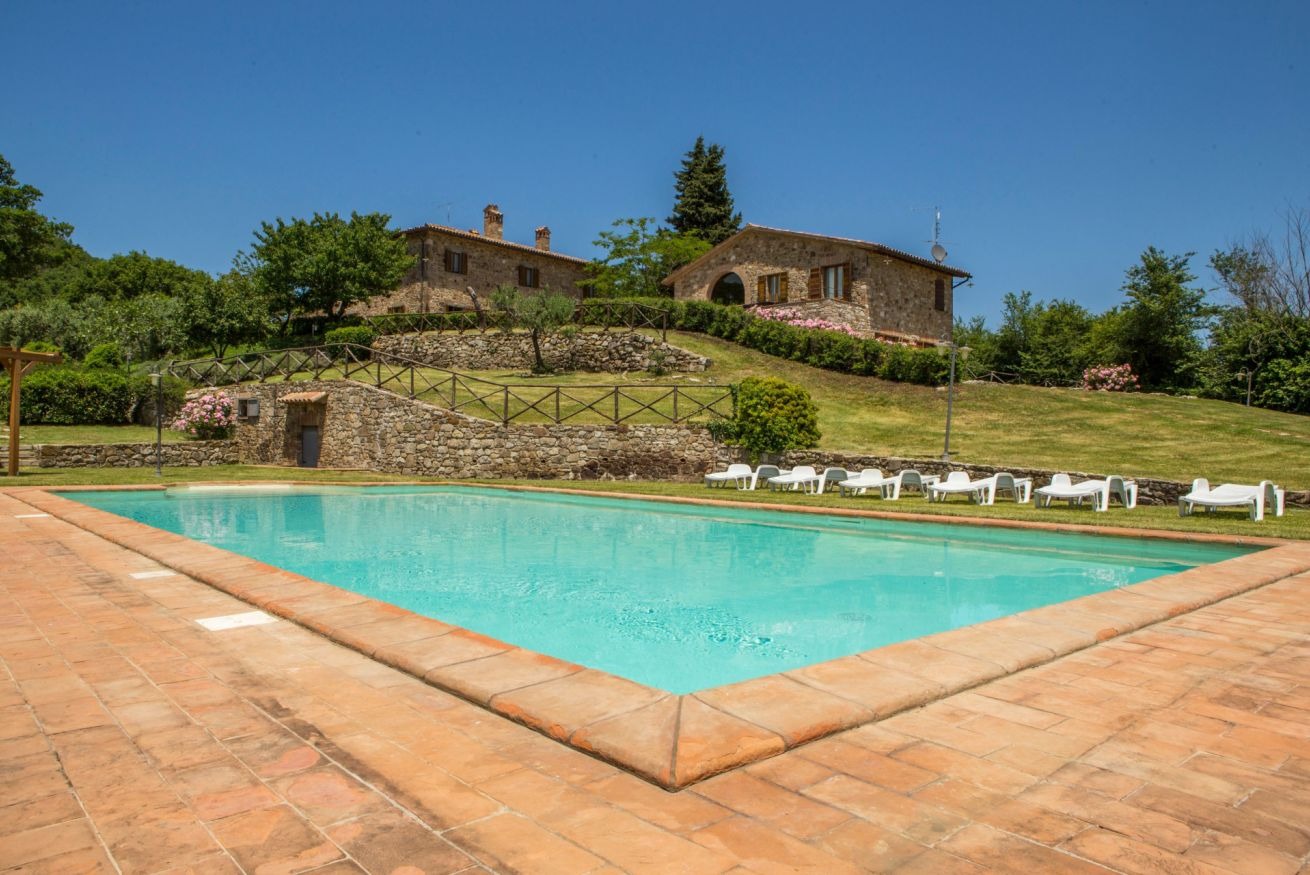 Villa Levante Torgiano Todi: Luxury 7-Bedroom Apartment with Swimming Pool, Todi, Umbria