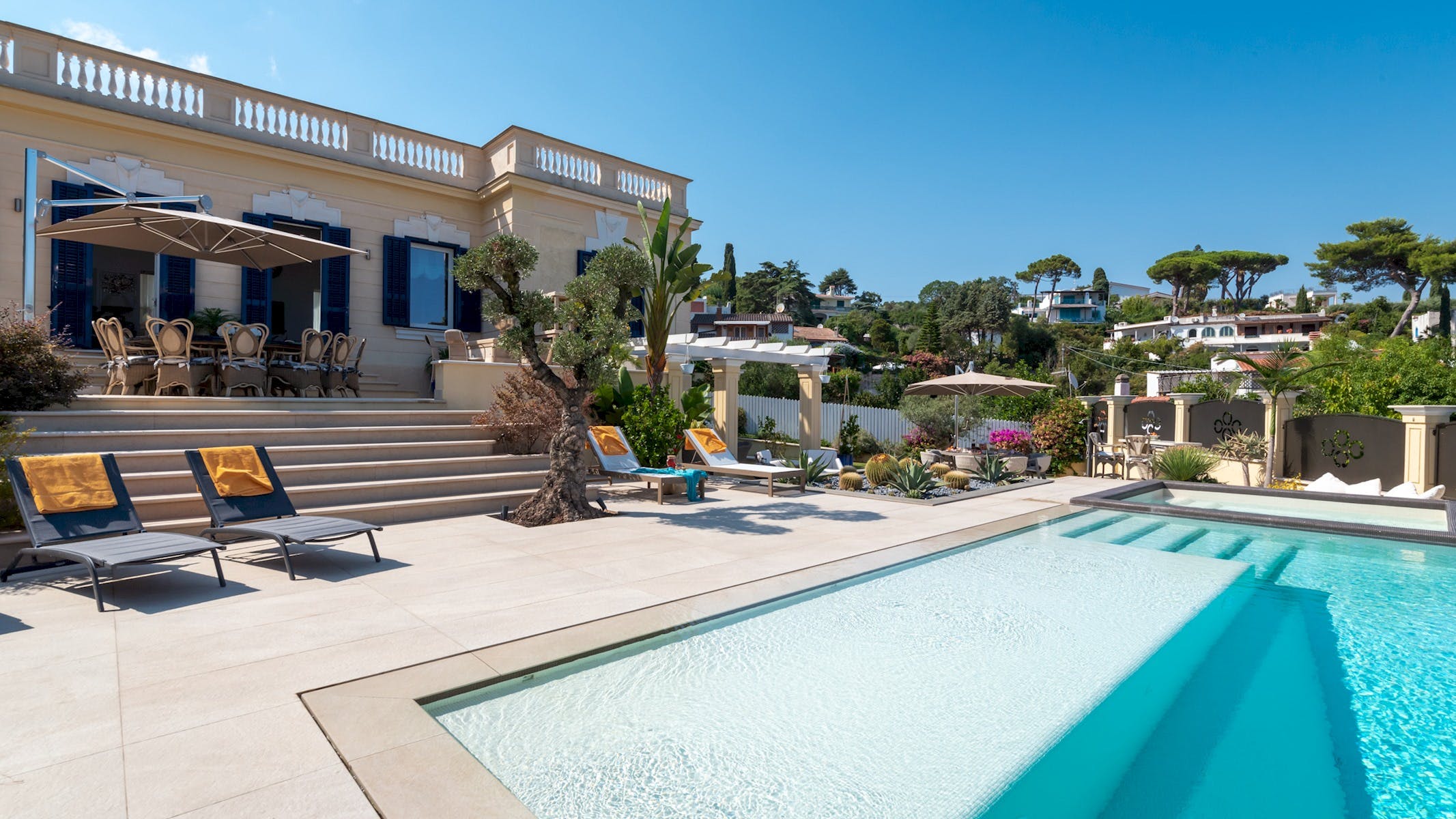 Palazzo Circeo Lazio: Elegant 3-Bedroom Apartment with Seaview and Pool, Lazio