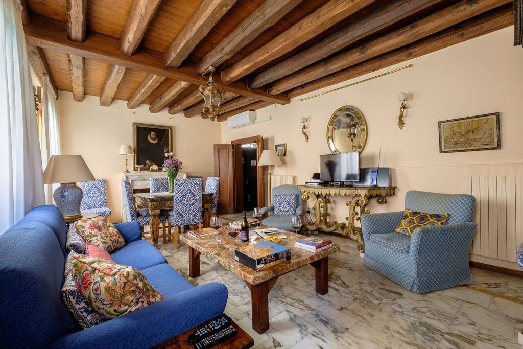 Villa Maestrale Sant’Elena San Marco: Charming 3-Bedroom Townhouse Rental with Sea Views in San Marco, Venice