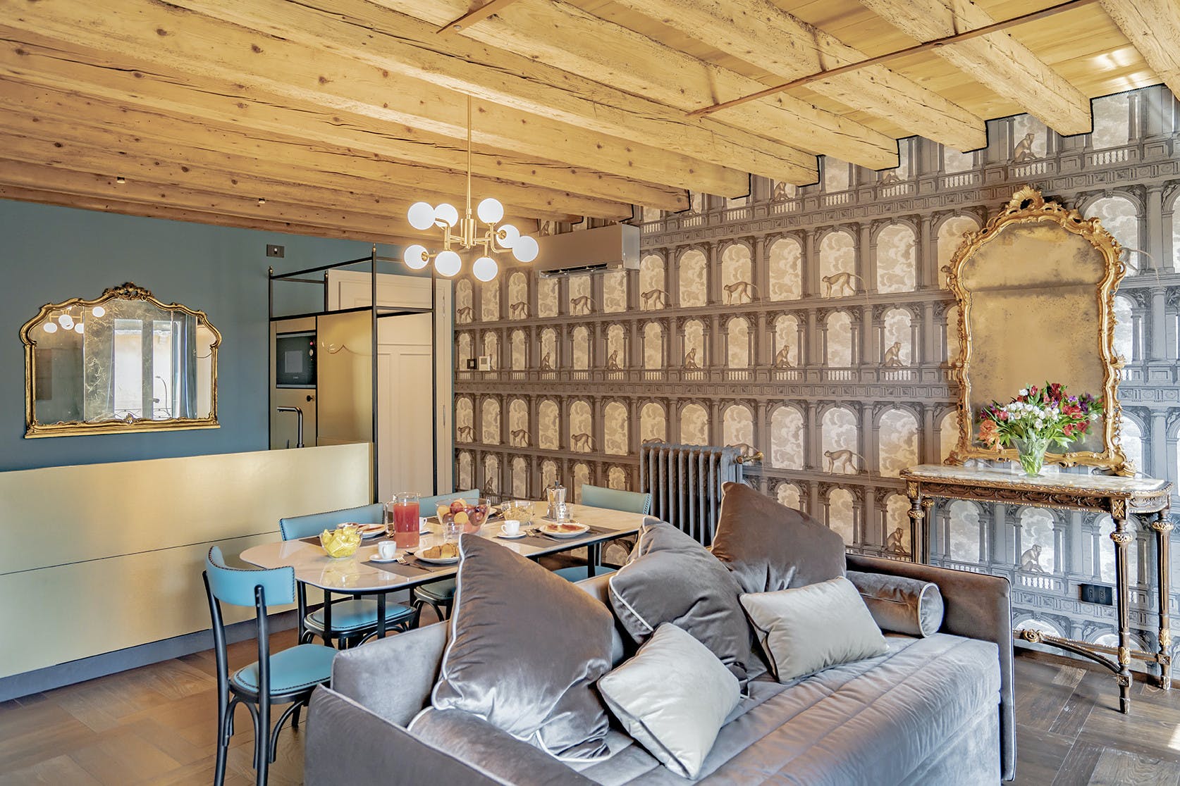 Palazzo Contarini Venezia: Stylish 2-Bedroom Penthouse Rental with Sea Views in Venice San Marco