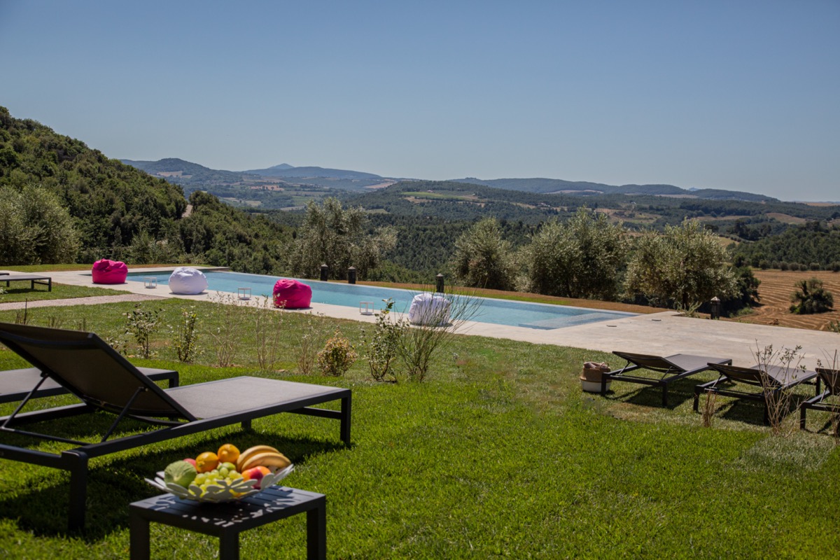 Villa Ceruleo Valiano Montepulciano: 5-Bedroom Luxury Apartment with Infinity Pool, Montepulciano