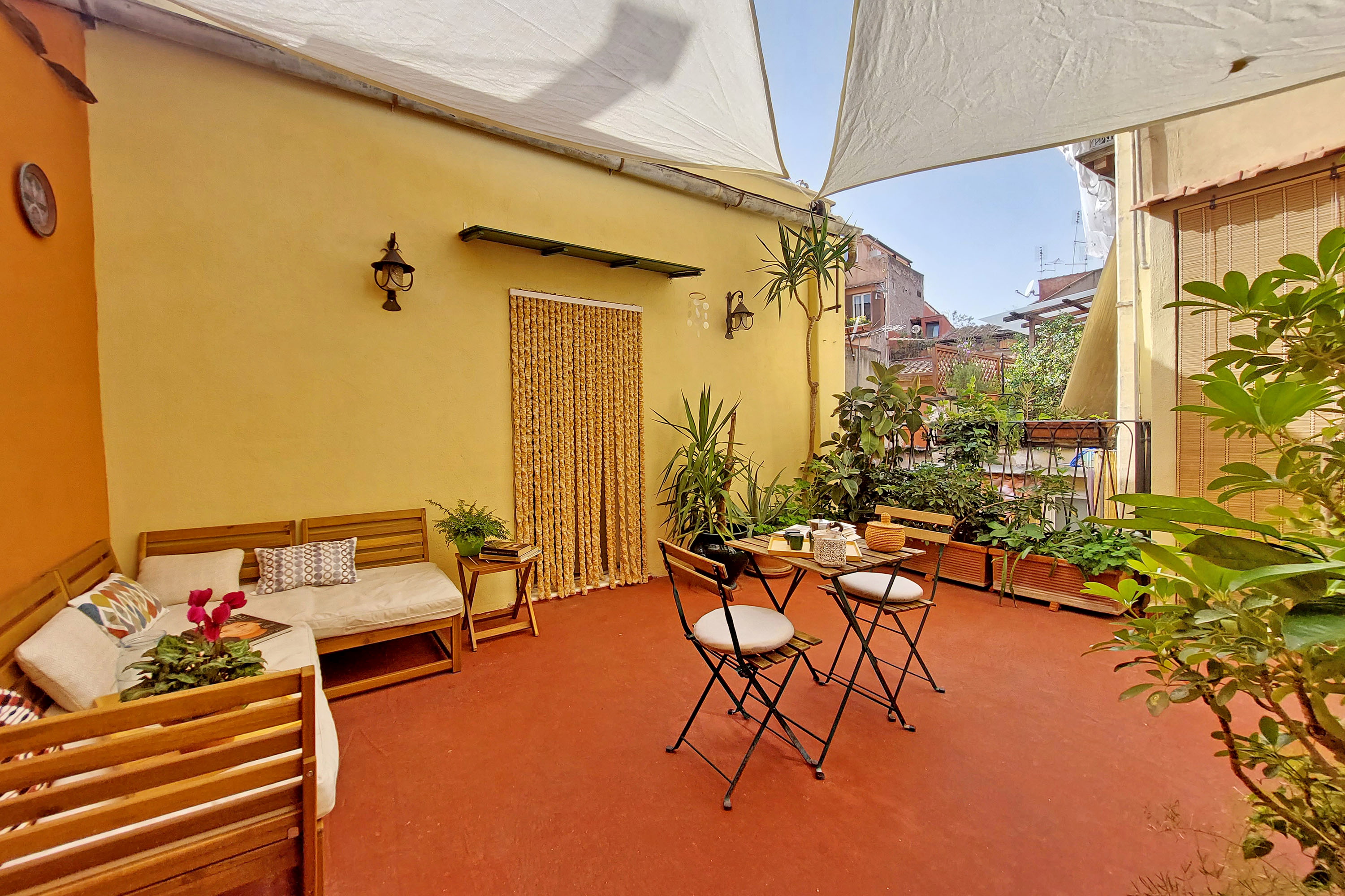 Palazzo Farnese Campo: Elegant 3-Bedroom Apartment with Terrace, Campo de’ Fiori, Rome
