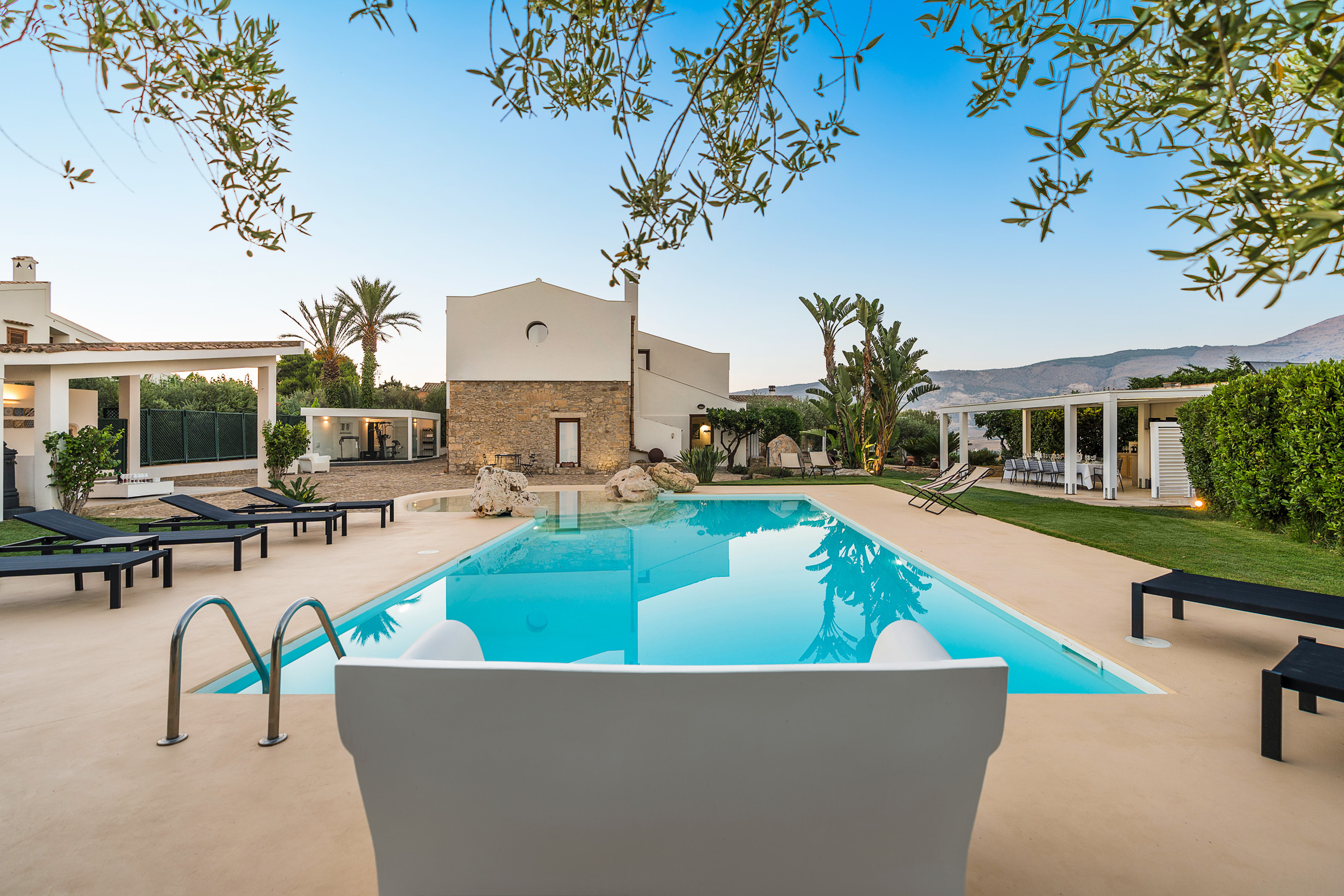 Villa Libeccio Marausa Trapani: Luxury 8-Bedroom Apartment with Seaview and Pool, Trapani