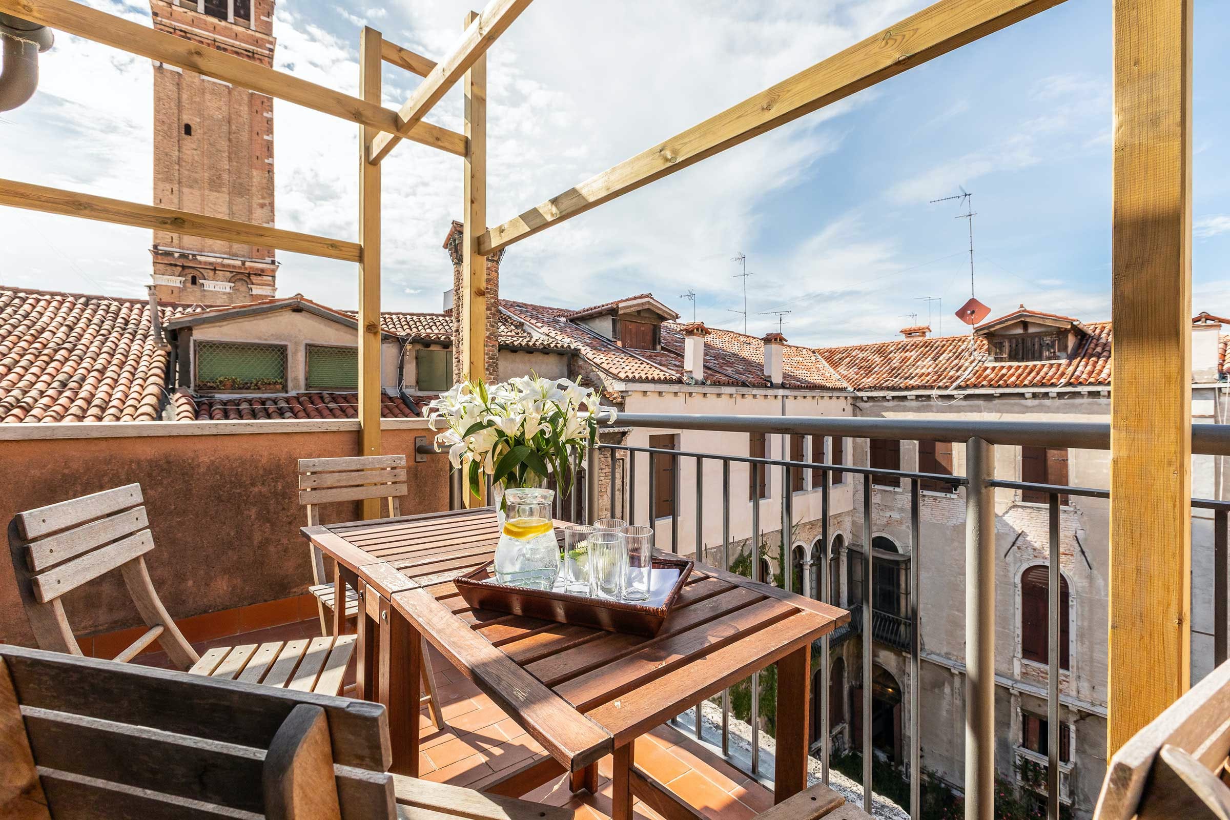 Villa Levante Santa Croce San Marco: Elegant 3-Bedroom Apartment with Seaview, San Marco Venice