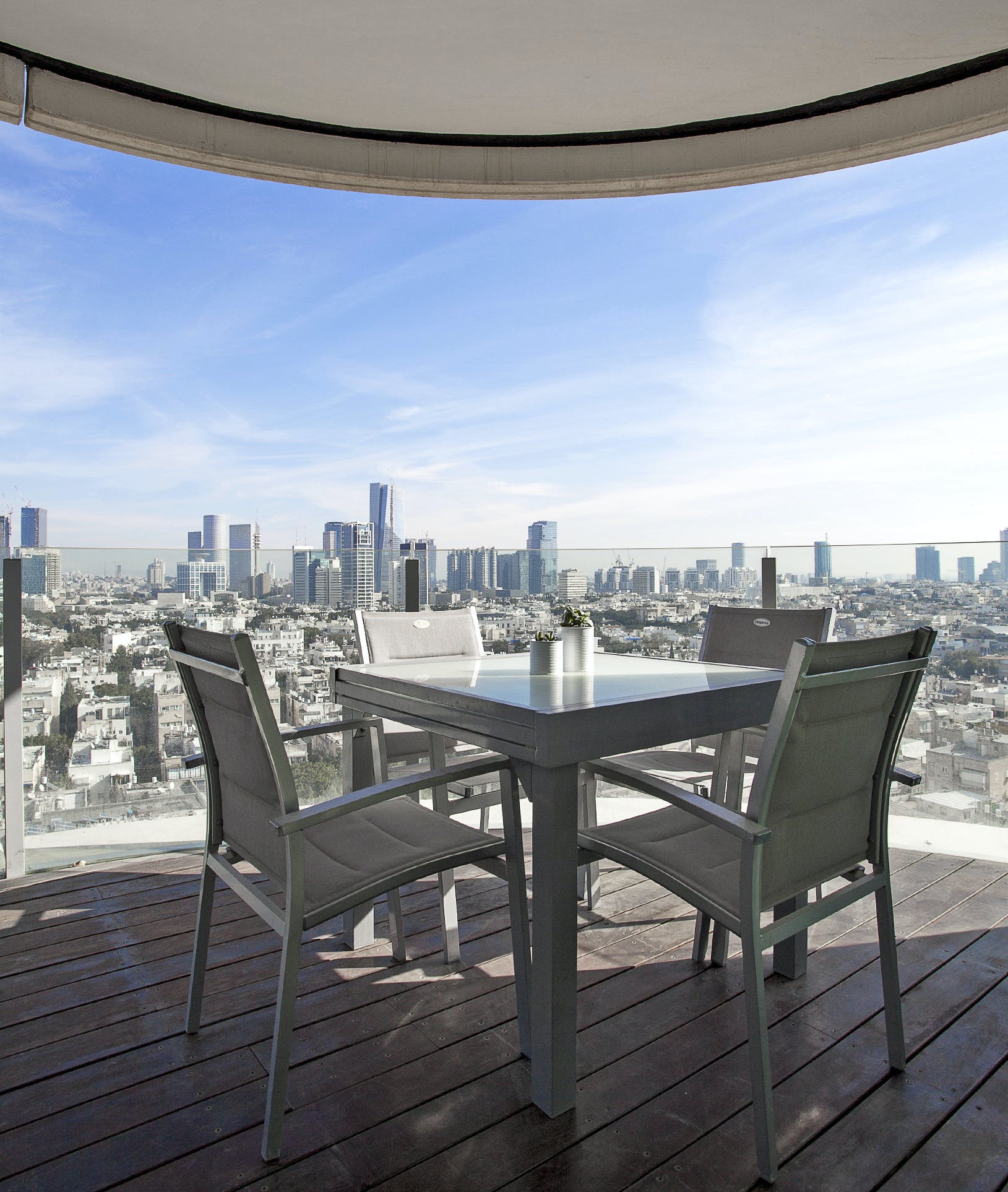 Palazzo Frishman Tel Aviv: Spacious 2-Bedroom Apartment with Pool Near Beach, Old North Tel Aviv