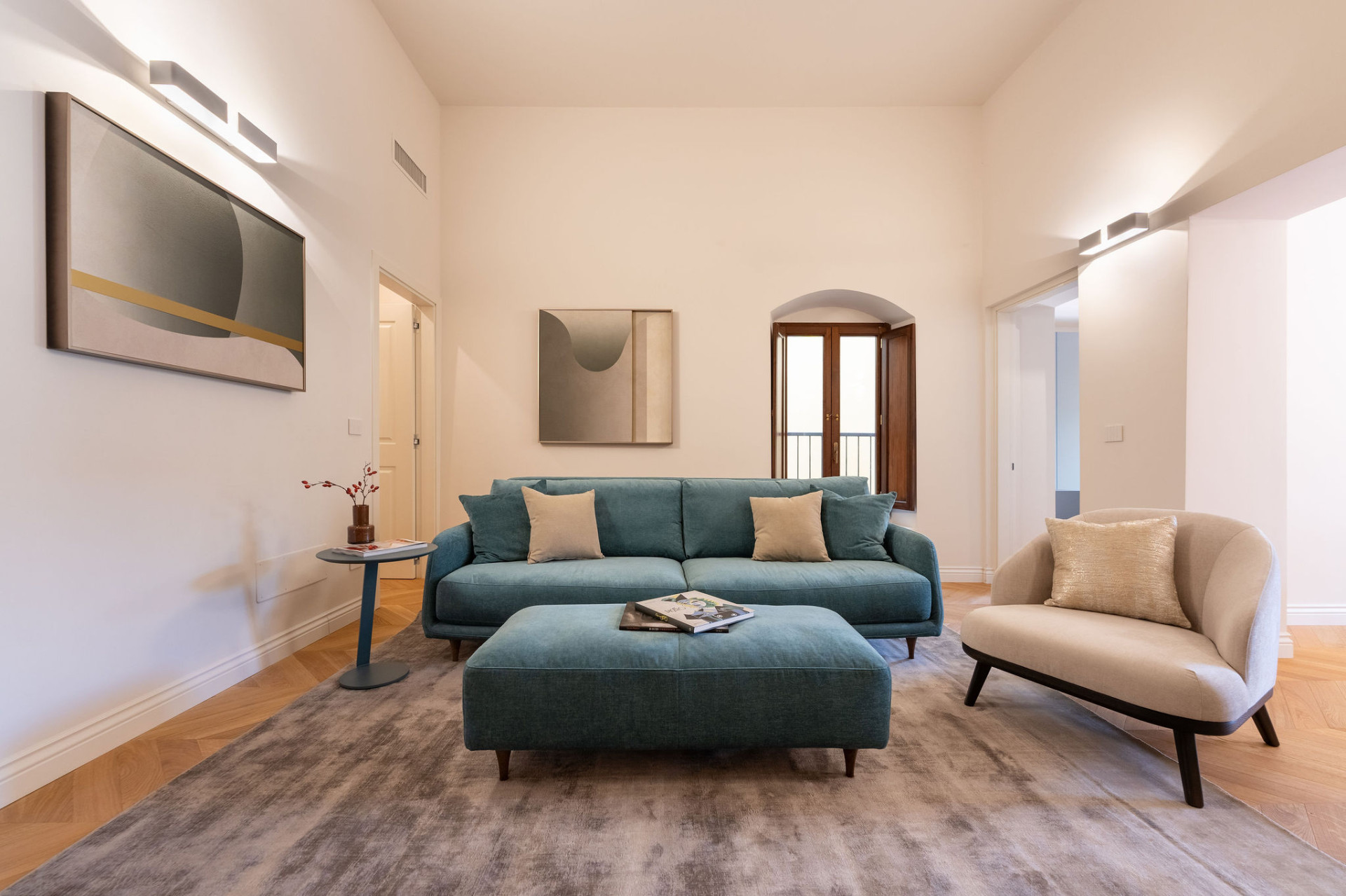 Palazzo Giglio Firenze: Elegant 2-Bedroom Apartment with Air Conditioning in Florence Duomo