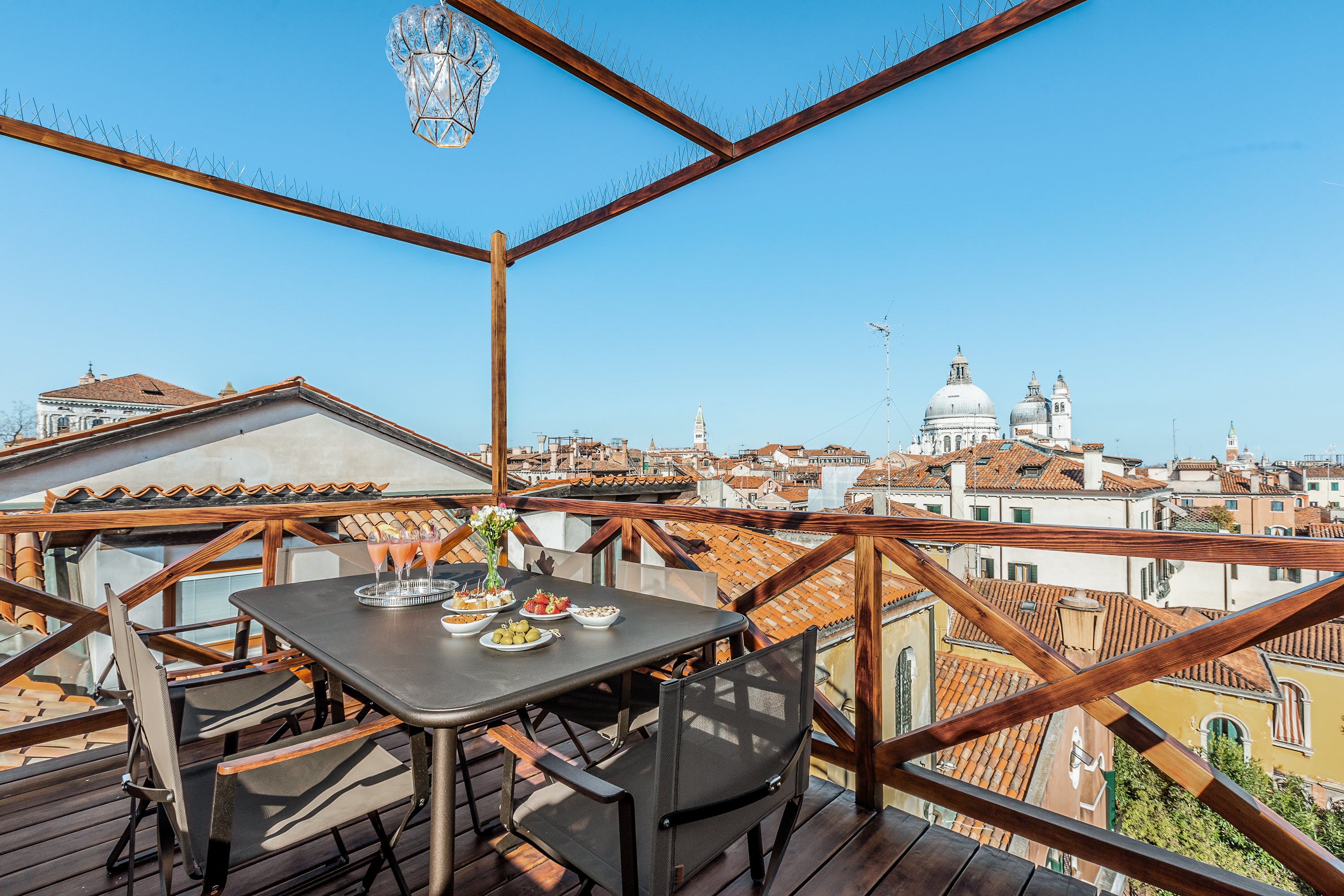 Villa Amaranto Piramide Dorsoduro: Elegant 3-Bedroom Luxury Apartment with Seaview, Dorsoduro Venice