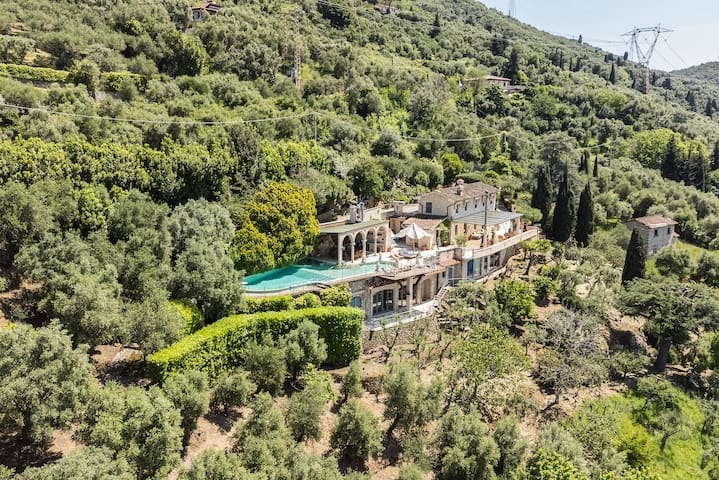 Villa Ceruleo Monte San Lucca: 5-Bedroom Luxury Apartment with Infinity Pool, Lucca