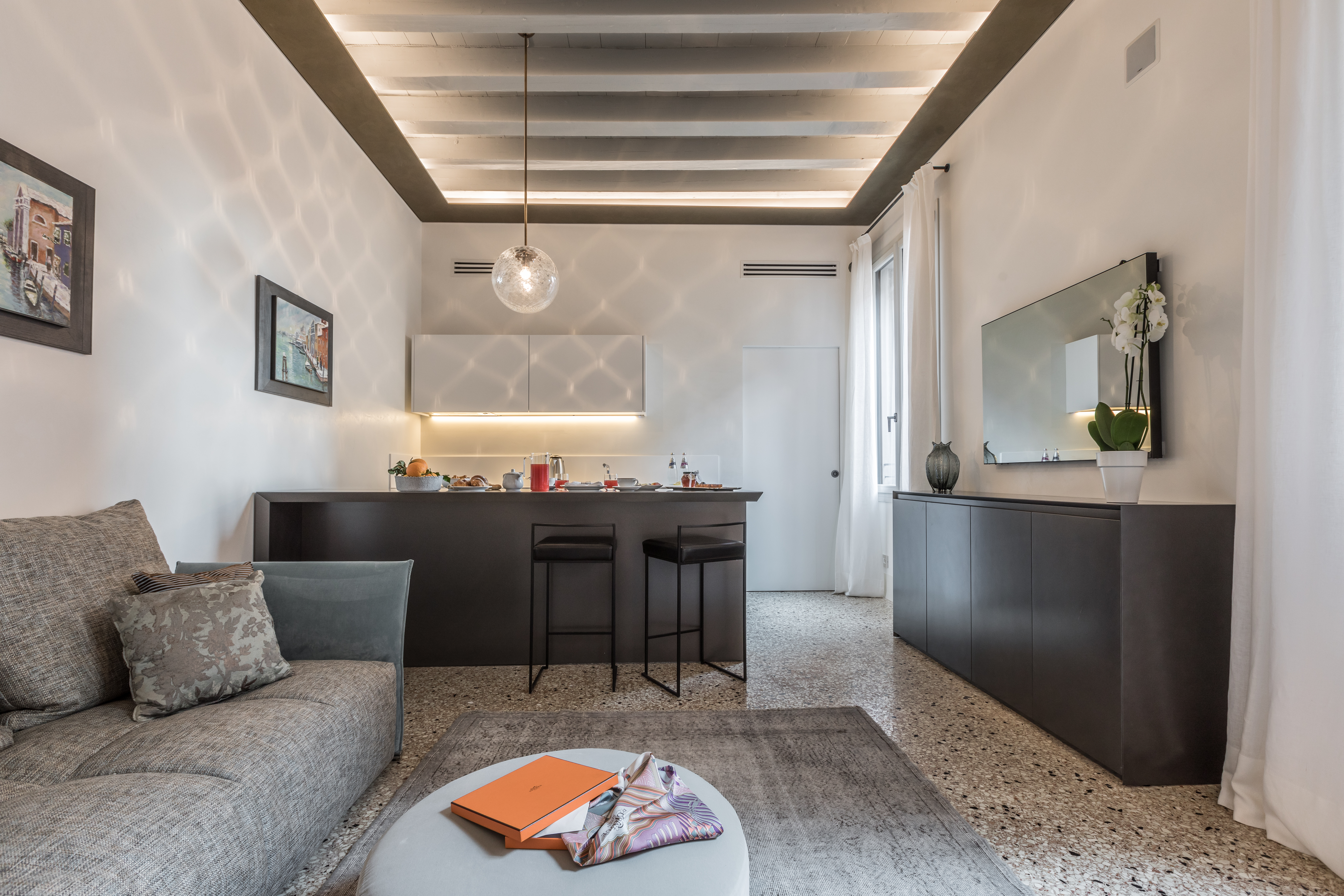 Palazzo Merceria Venezia: Elegant 1-Bedroom Apartment with Communal Garden, Apartment Rental Rialto Venice