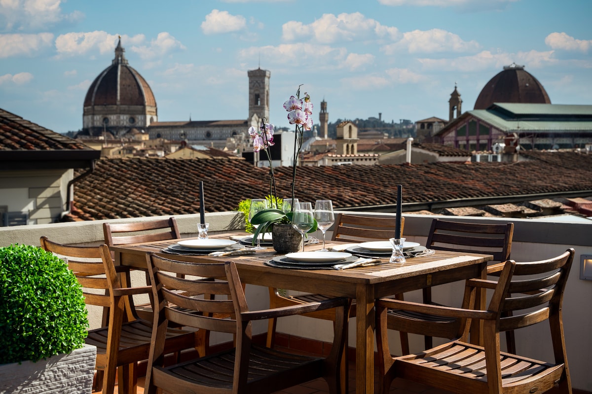 Villa Maestrale San Niccolò Accademia: Elegant 3-Bedroom Apartment with Rooftop Terrace, Florence