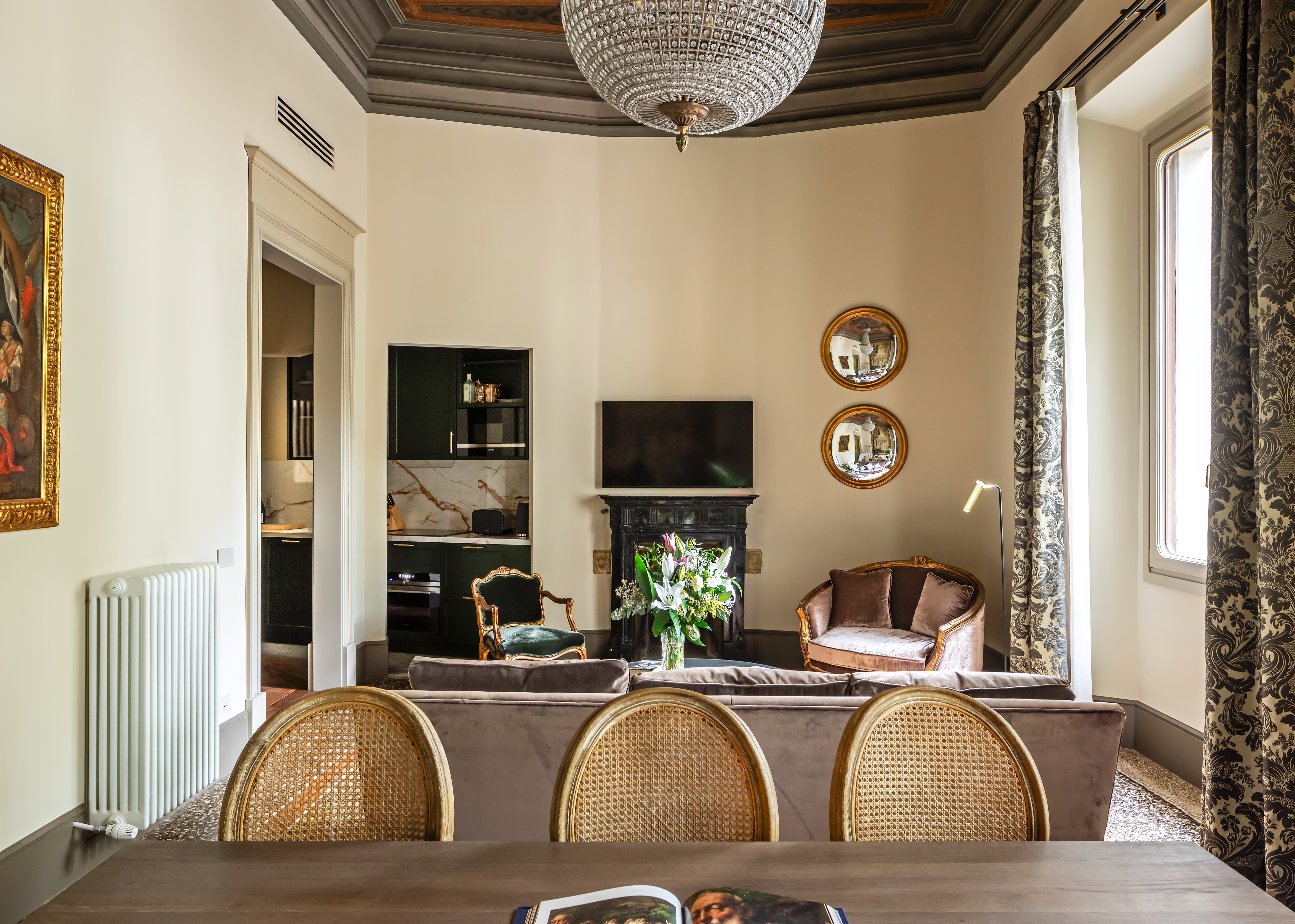Villa Levante San Niccolò Accademia: Elegant 2-Bedroom Apartment with Private Terrace, Florence Accademia