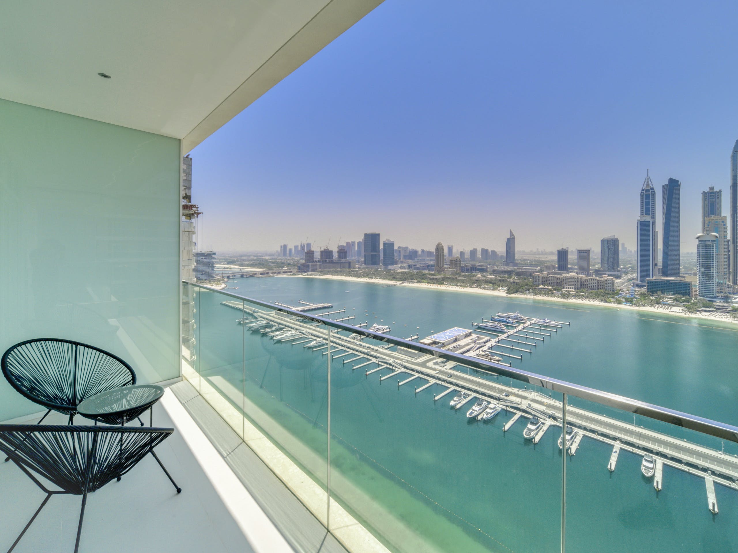 Palazzo Nakheel Jumeirah: Stylish 2-Bedroom Apartment with Sea Views and Pool, Palm Jumeirah