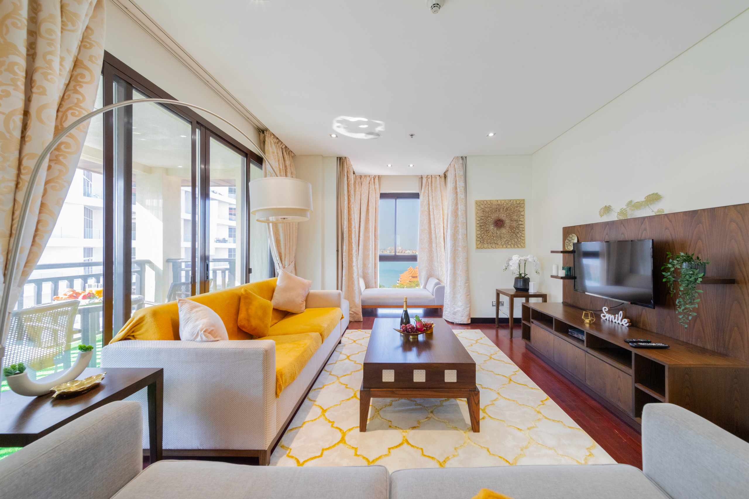 Palazzo Nakheel Palm Jumeirah: Stylish 2-Bedroom Apartment with Sea Views and Pool, Palm Jumeirah