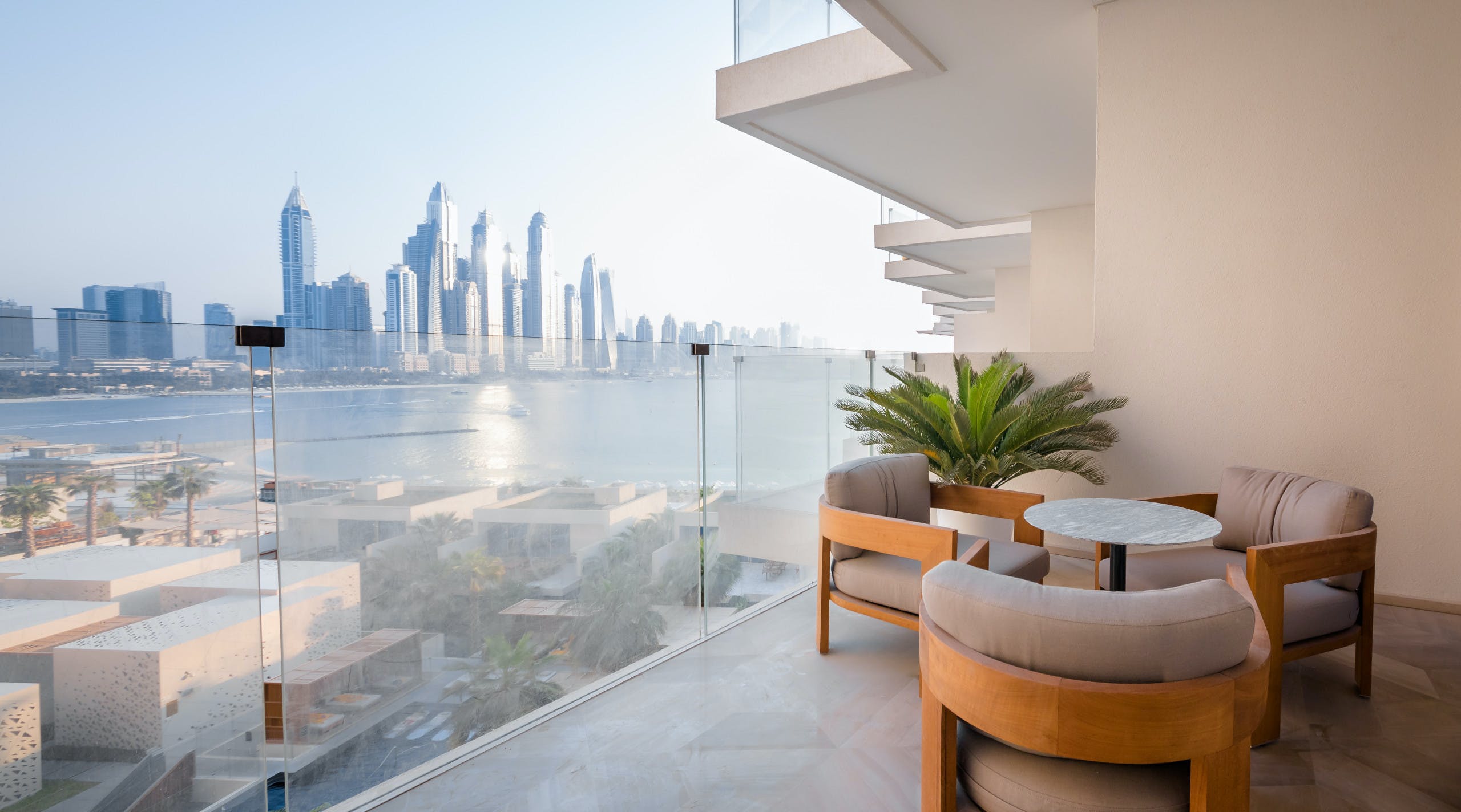 Villa Zaahir Jumeirah Bay Palm Jumeirah: Stylish 2-Bedroom Apartment with Pool and Seaview, Palm Jumeirah