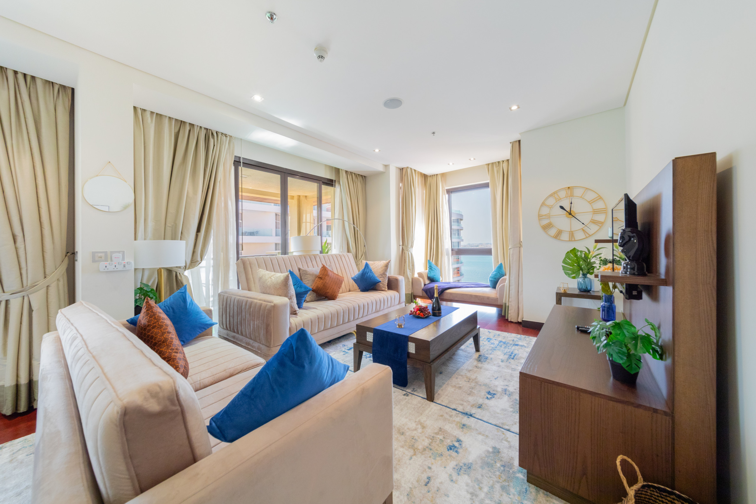 Palazzo Nakheel PalmJumeirah: Stylish 2-Bedroom Apartment with Sea Views and Private Beach Access, Palm Jumeirah