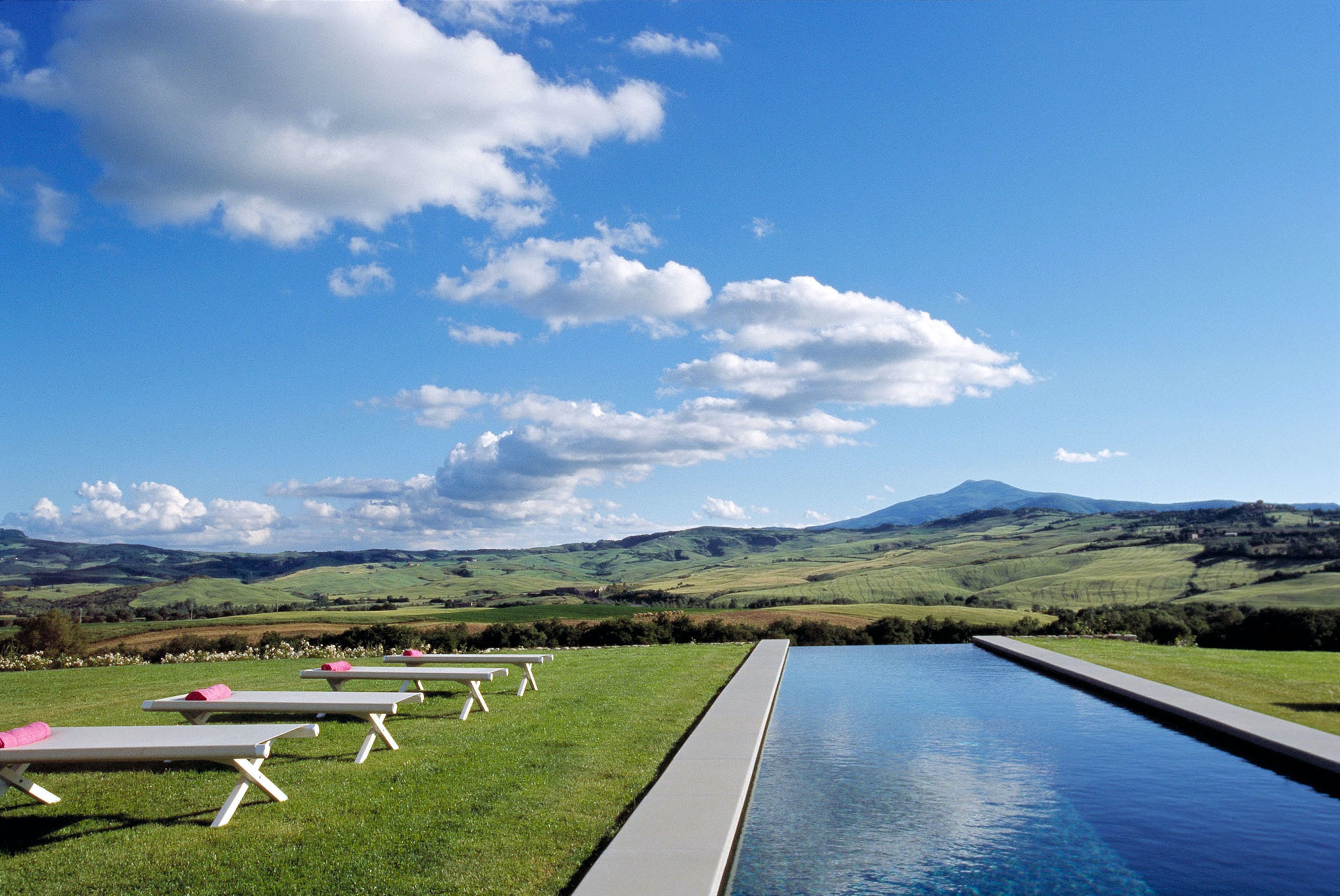 Palazzo Levante Fossa Sarteano: Spacious 8-Bedroom Apartment with Pool and Lake Views, Sarteano