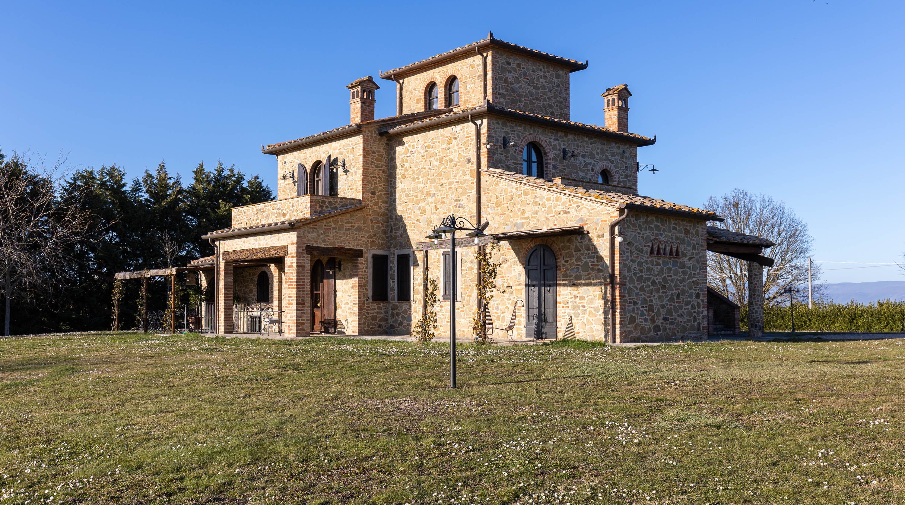 Villa Alba Montecchio Sarteano: Elegant 7-Bedroom Apartment with Pool and Countryside Views, Sarteano