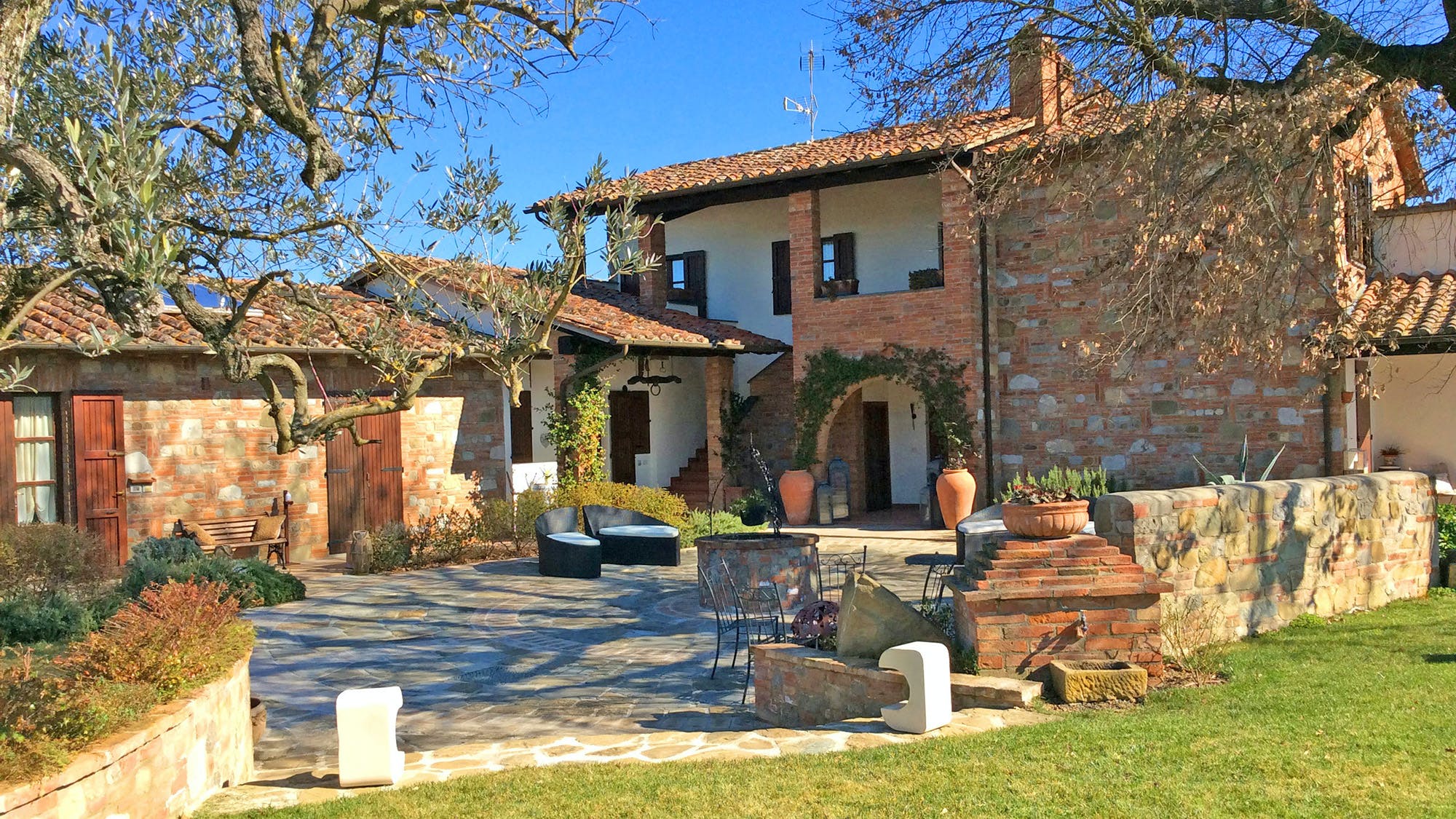 Villa Levante Valdichiana Sarteano: 4-Bedroom Apartment with Infinity Pool and Hot Tub, Sarteano