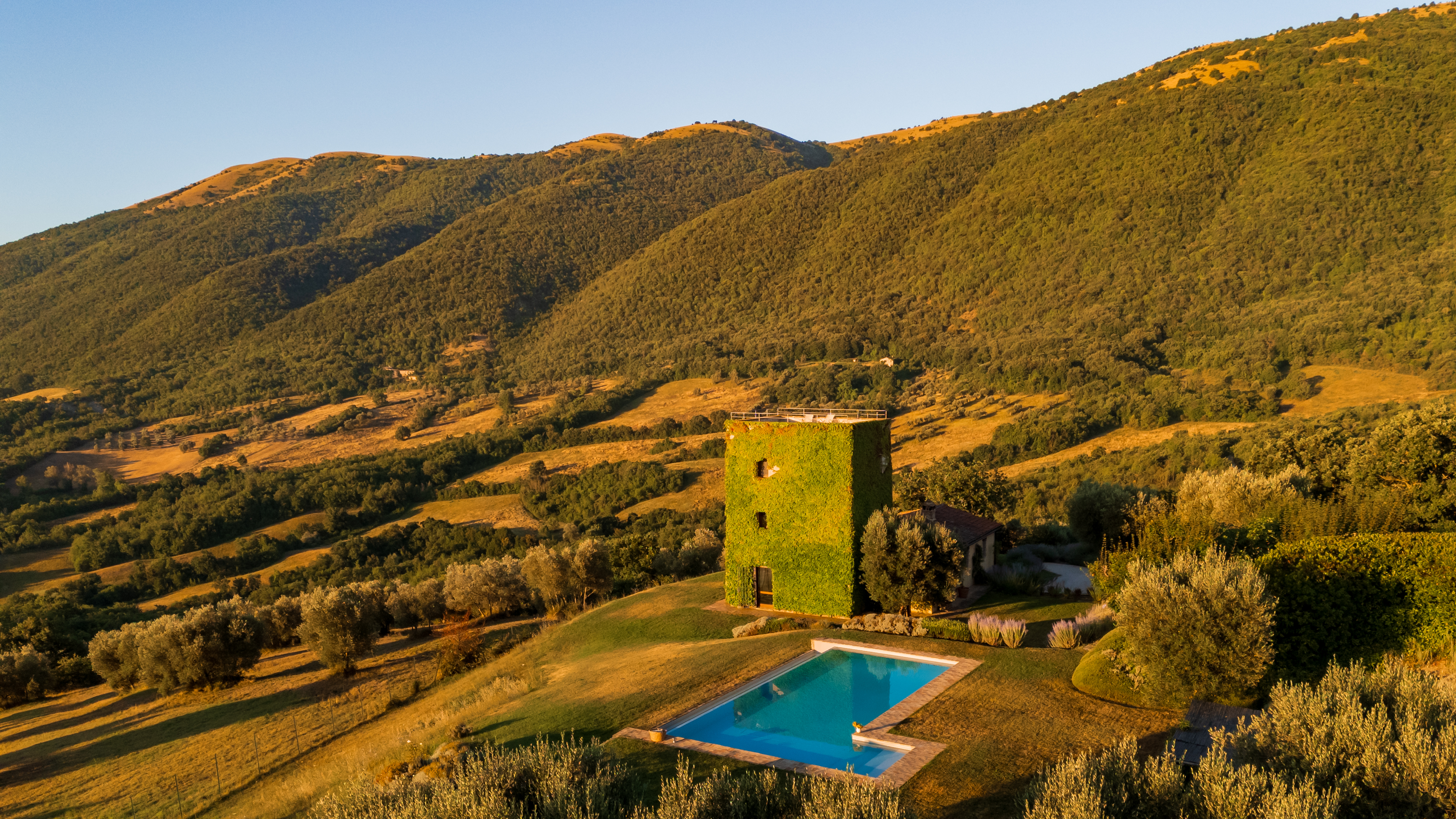 Villa Levante Olmo Perugia: Luxurious 3-Bedroom Apartment with Infinity Pool, Perugia