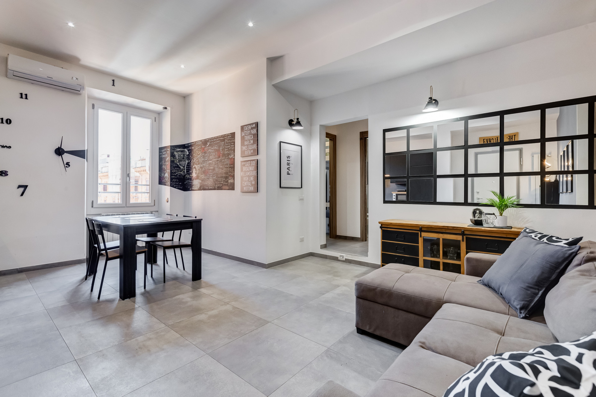 Palazzo Quirinale Rome: Spacious 4-Bedroom Luxury Apartment with Family Amenities, Rome Termini