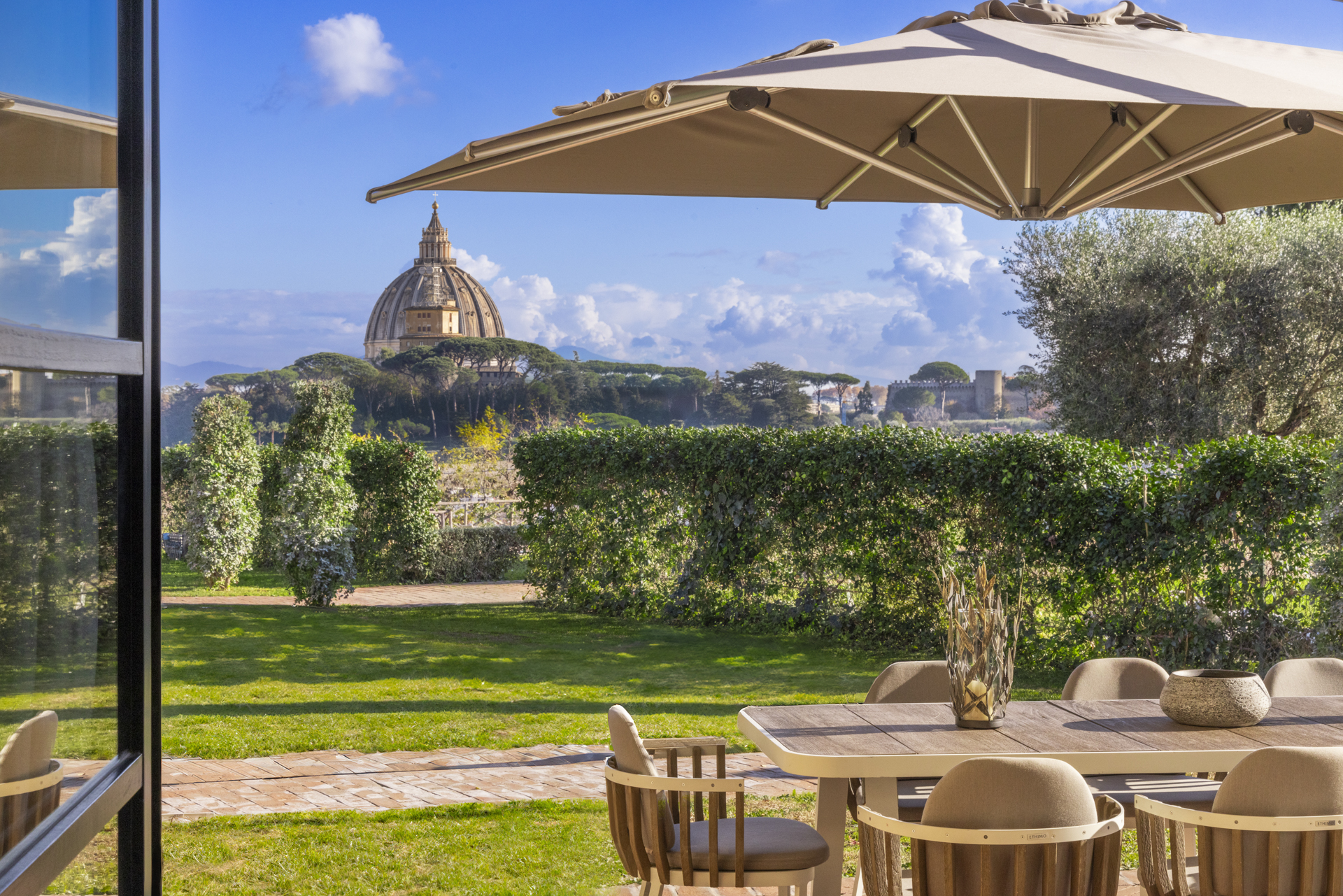 Villa Amaranto Parioli Rome: Luxury 2-Bedroom Apartment with Shared Pool, Rome