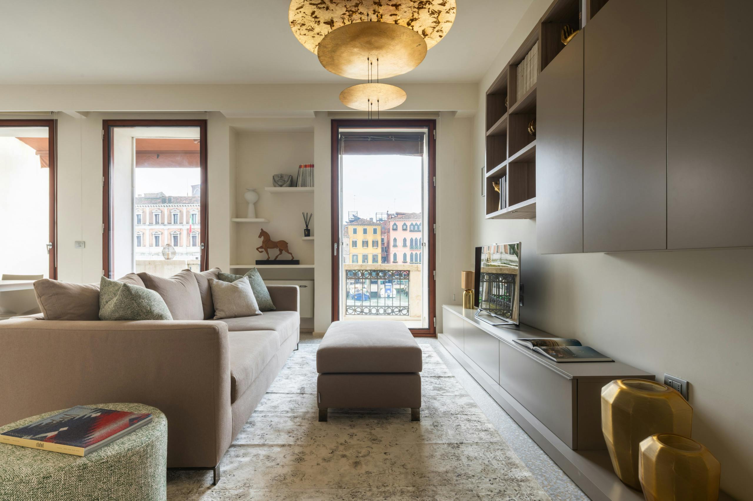 Villa Maestrale San Barnaba Rialto: Luxury 2-Bedroom Apartment with Grand Canal Views, Venice