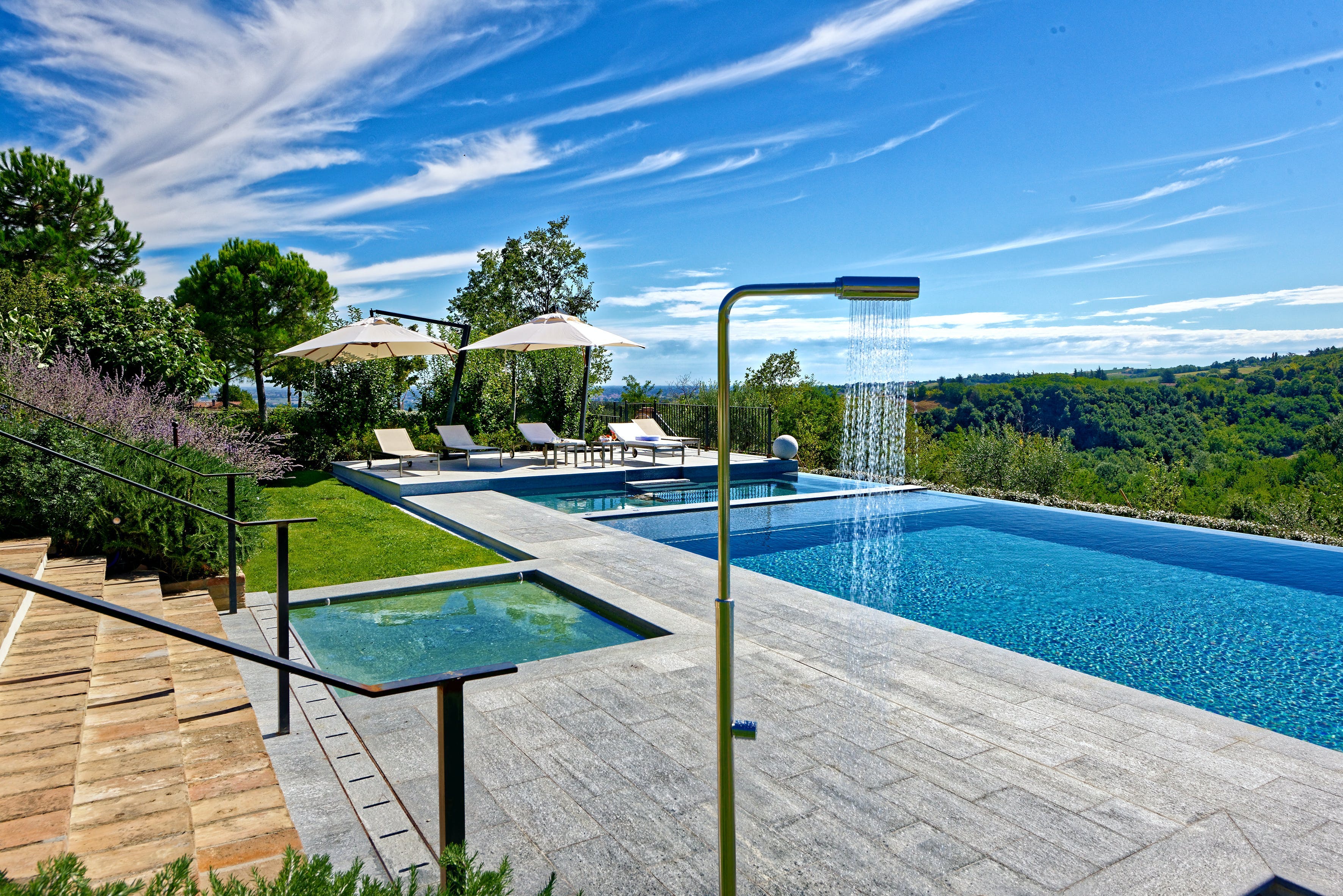 Palazzo Sanlucar Bologna: Luxury 5-Bedroom Apartment with Private Pool, Bologna