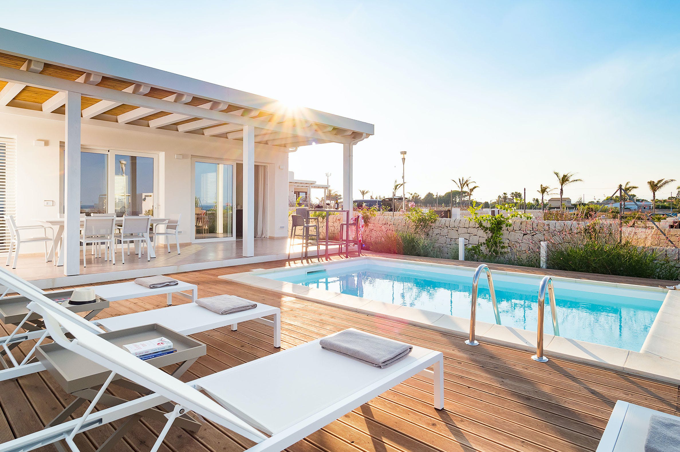 Palazzo Scirocco San Lorenzo: Elegant 4-Bedroom Beachfront Apartment with Pool, Sicily