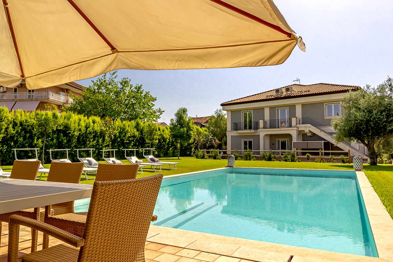 Palazzo Scirocco Taormina: Spacious 6-Bedroom Luxury Apartment with Seaview and Pool, Taormina