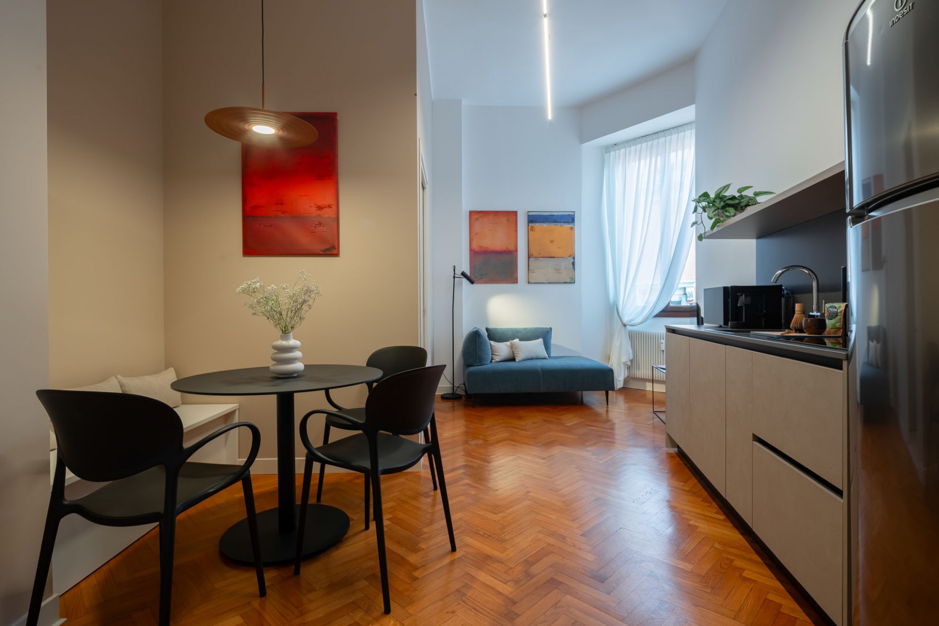 Palazzo Sestieri Venezia: Charming 2-Bedroom Townhouse Apartment Rental with Canal Views, Rialto Venice